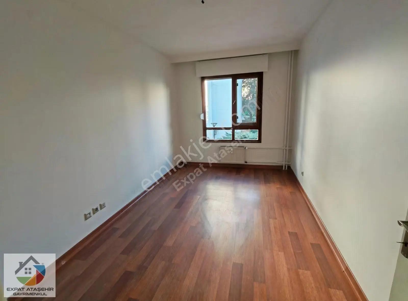 Ataşehir Akasya Kısa Katlılarda Geniş Ferah Boş Daire3,5+1 179m2 - Görsel 2