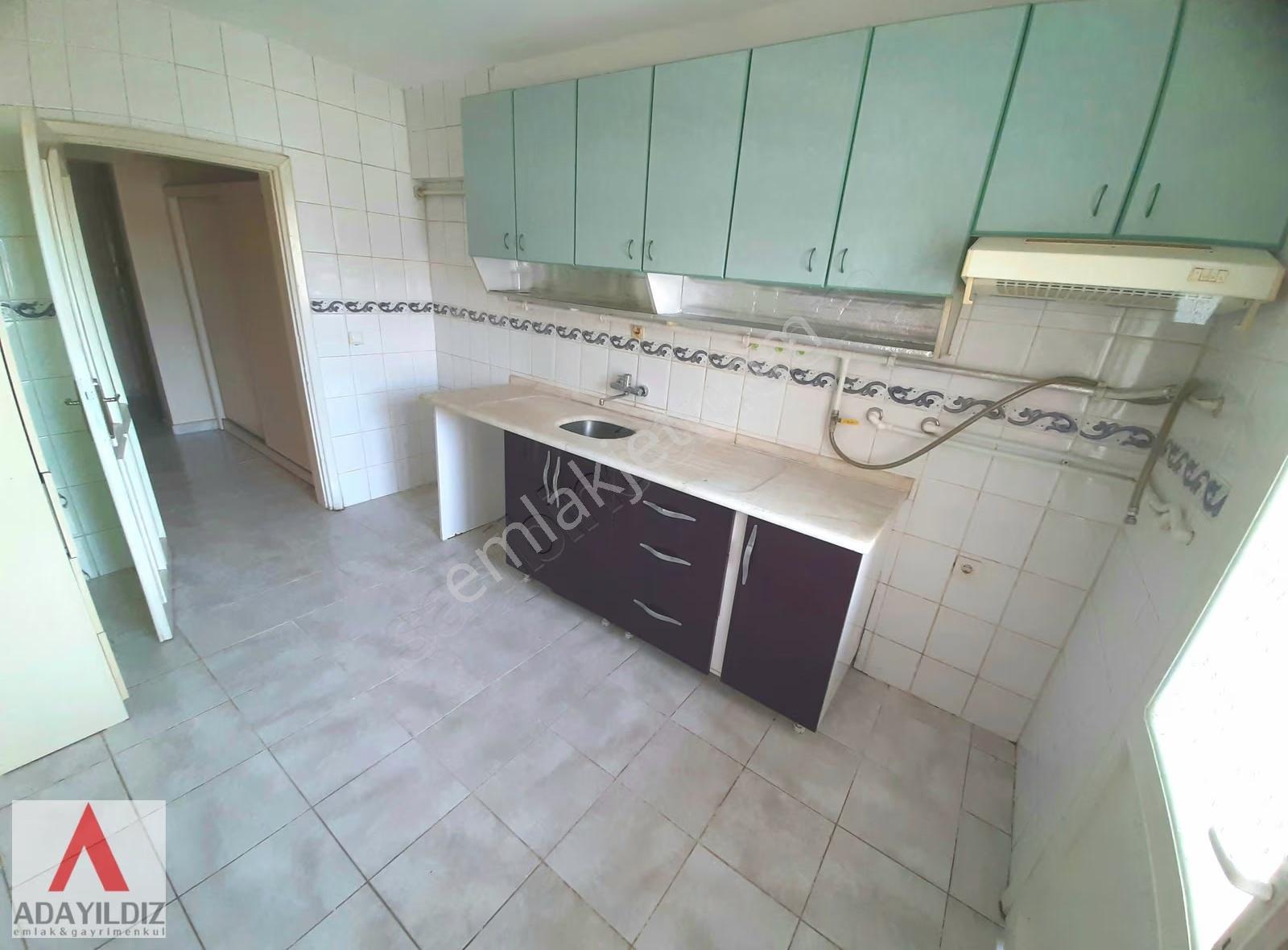 Adapazarı Şeker Mahallede Kiralık Depolu Geniş 3+1 Daire - Görsel 4