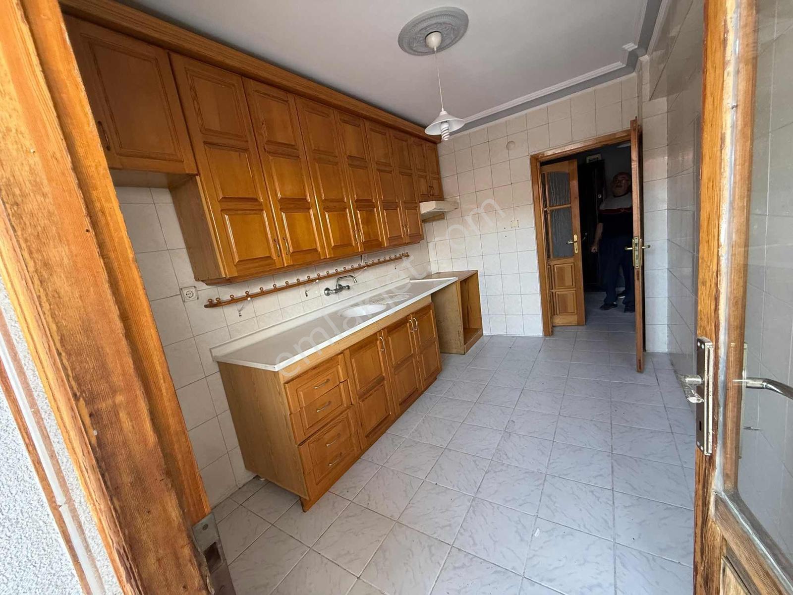 Ayvalık 150 Evler Mahallesinde Kiralık Daire - Görsel 11