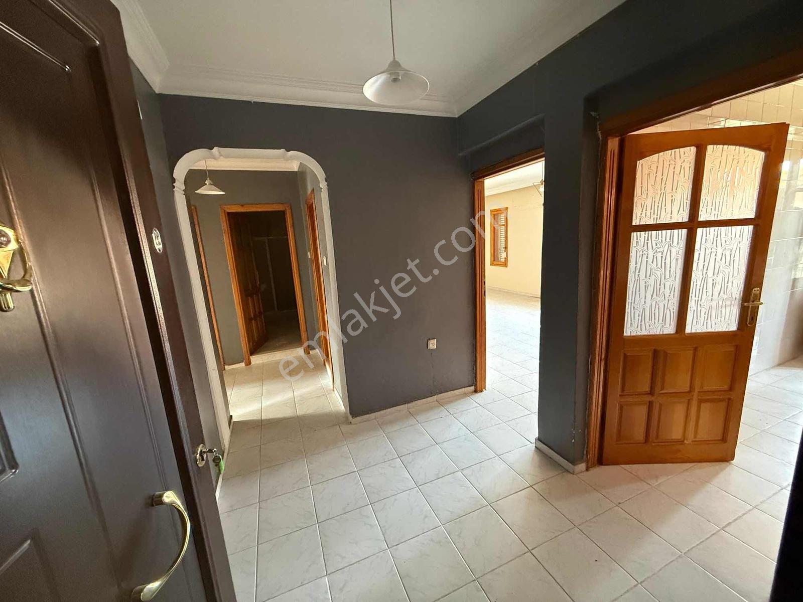 Ayvalık 150 Evler Mahallesinde Kiralık Daire - Görsel 2