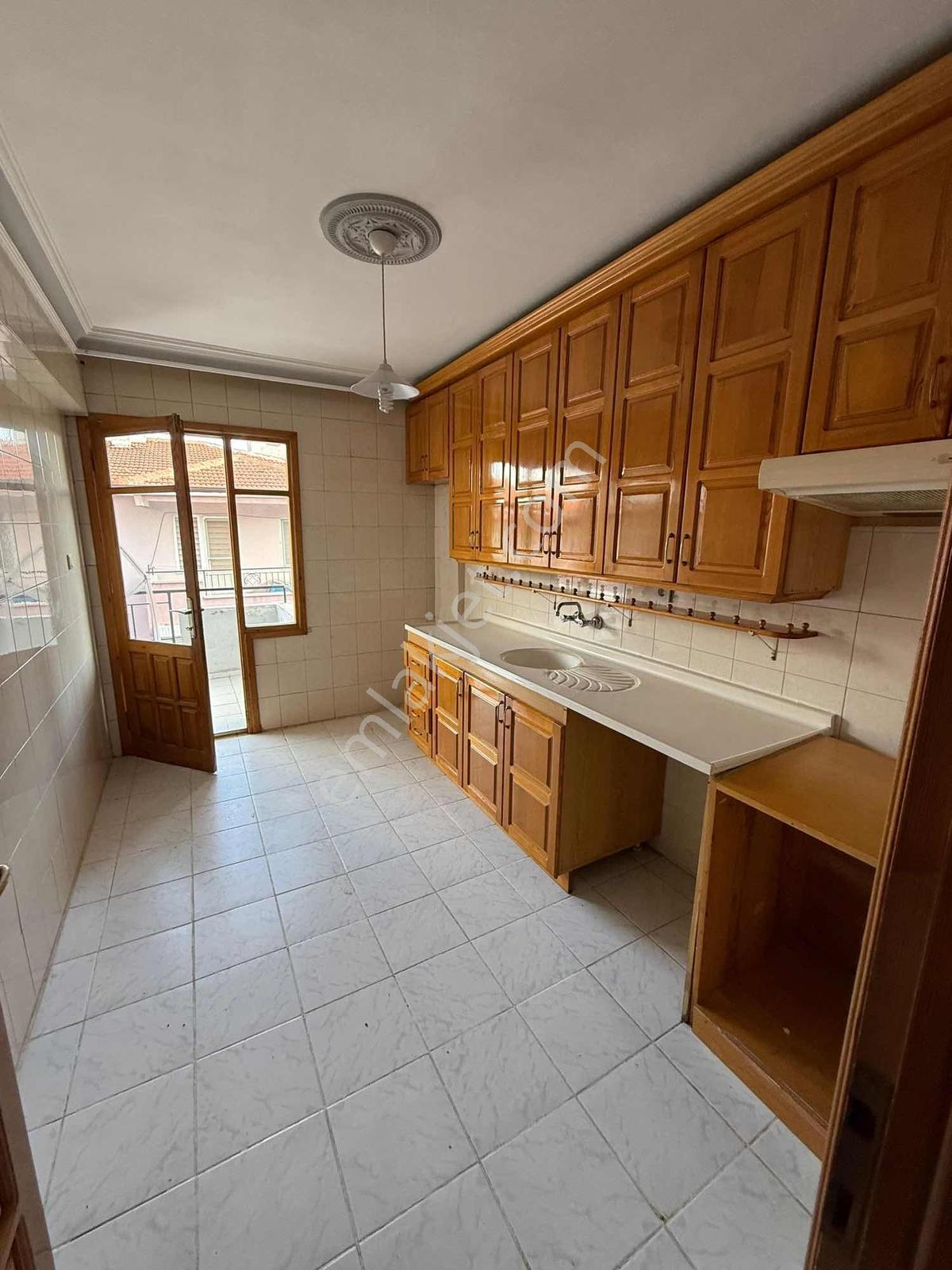 Ayvalık 150 Evler Mahallesinde Kiralık Daire - Görsel 6