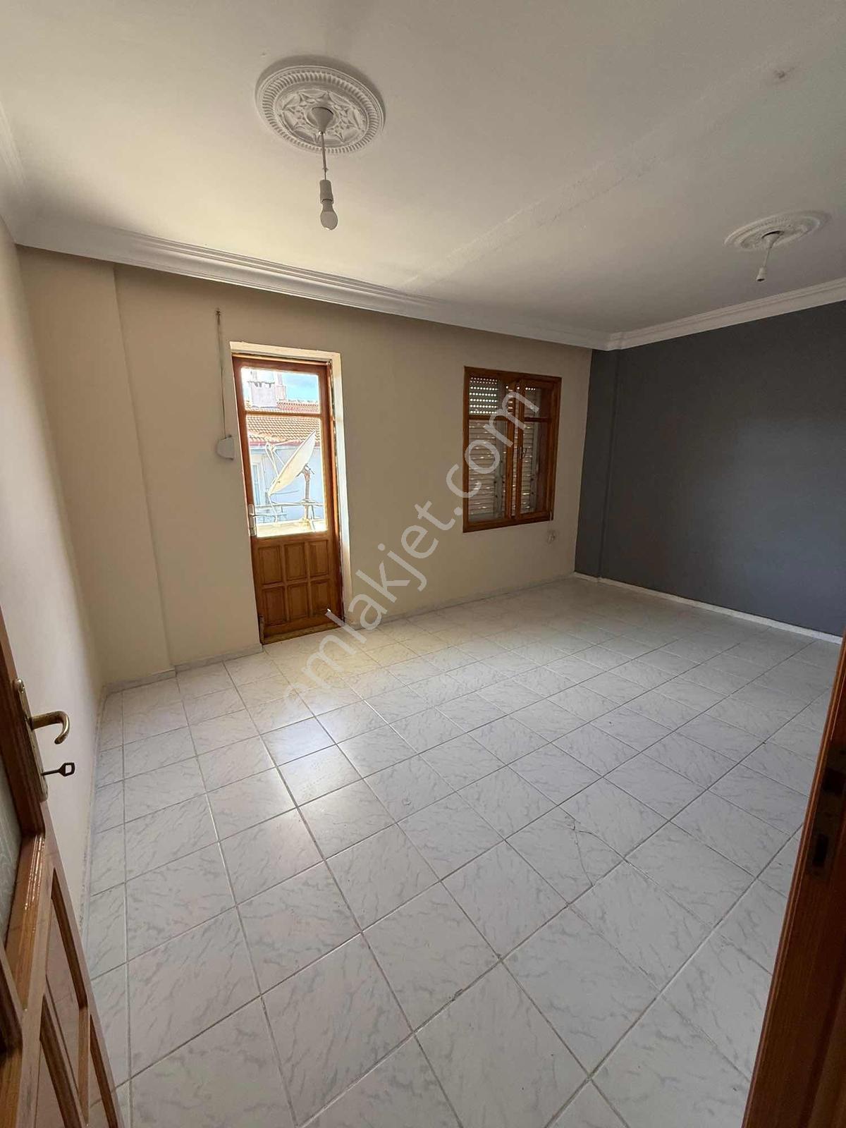 Ayvalık 150 Evler Mahallesinde Kiralık Daire - Görsel 13