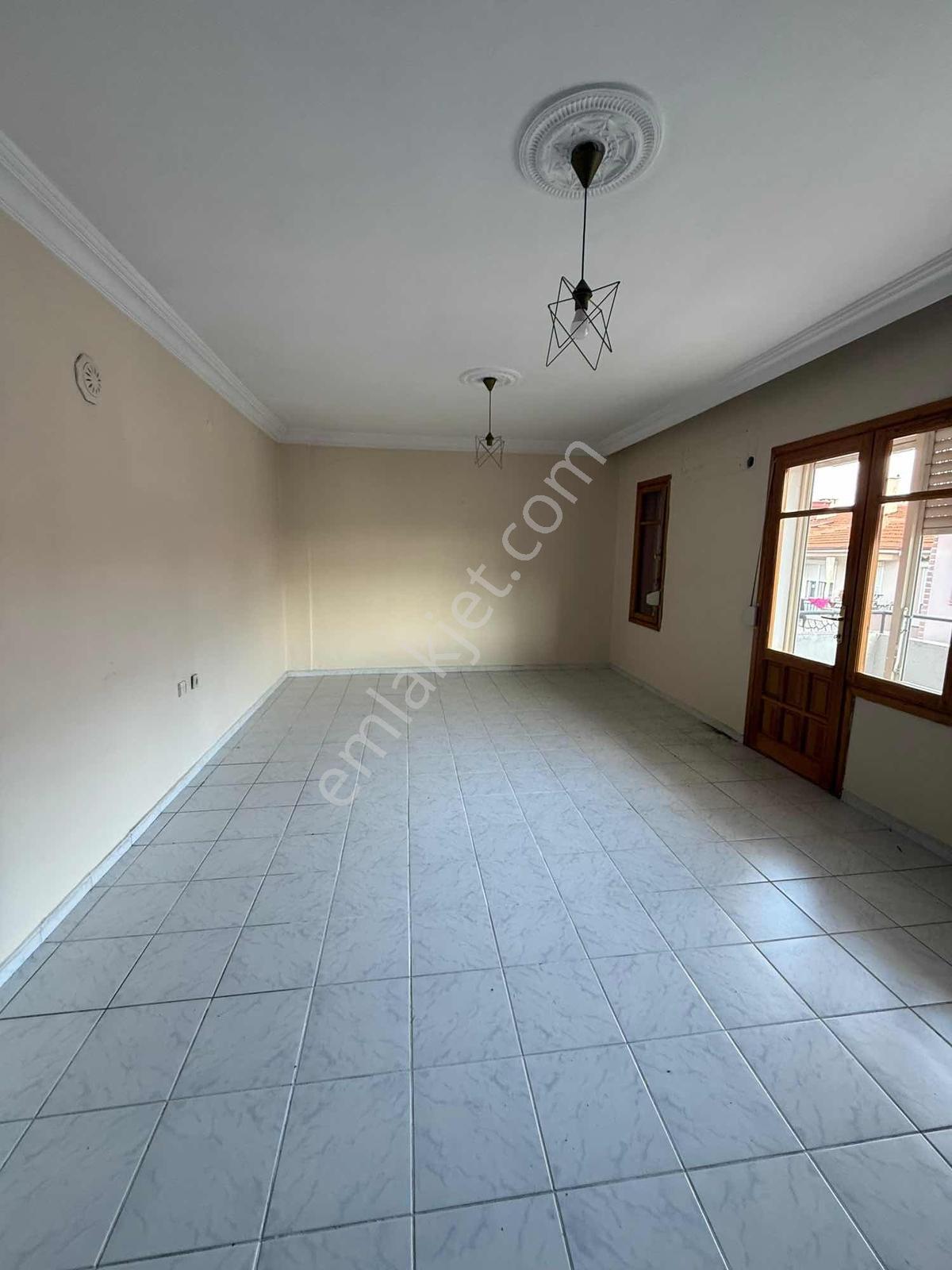 Ayvalık 150 Evler Mahallesinde Kiralık Daire - Görsel 18