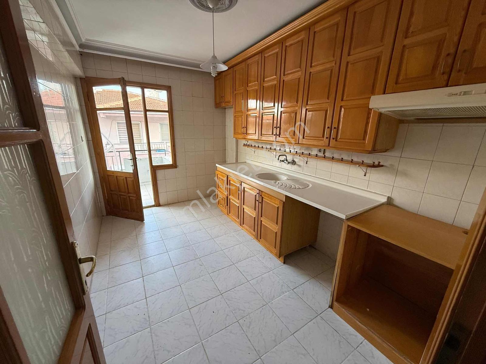 Ayvalık 150 Evler Mahallesinde Kiralık Daire - Görsel 20