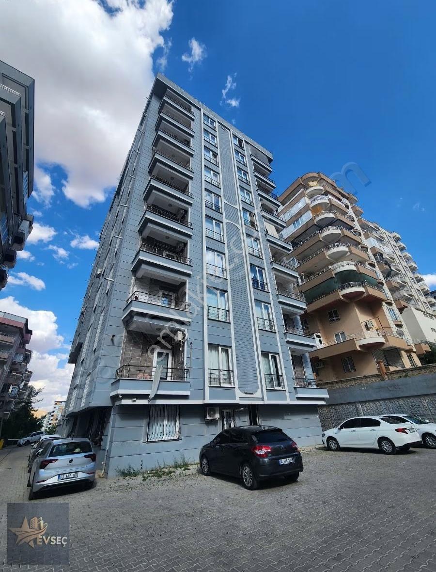 Rastgeldi Gayrimenkul'den 3 Odalı Full Yapılı Eksiksiz Satılık Lüks Daire