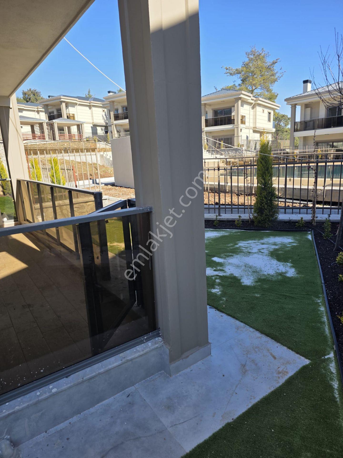 Üstünkent'ten Akarca'da Havuz Cepheli Akıllı 3+1 Tripleks Villa - Görsel 24