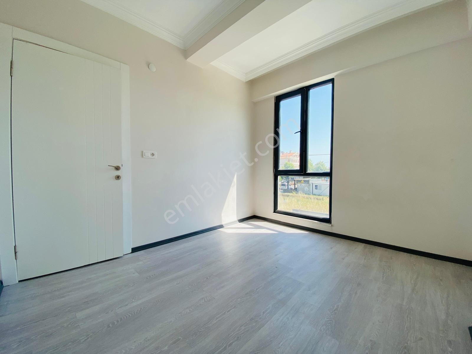 Yeniçiftlik Bulvar Caddesinde Caddeye Cephe Kiralık 1+1 Ofis - Görsel 8