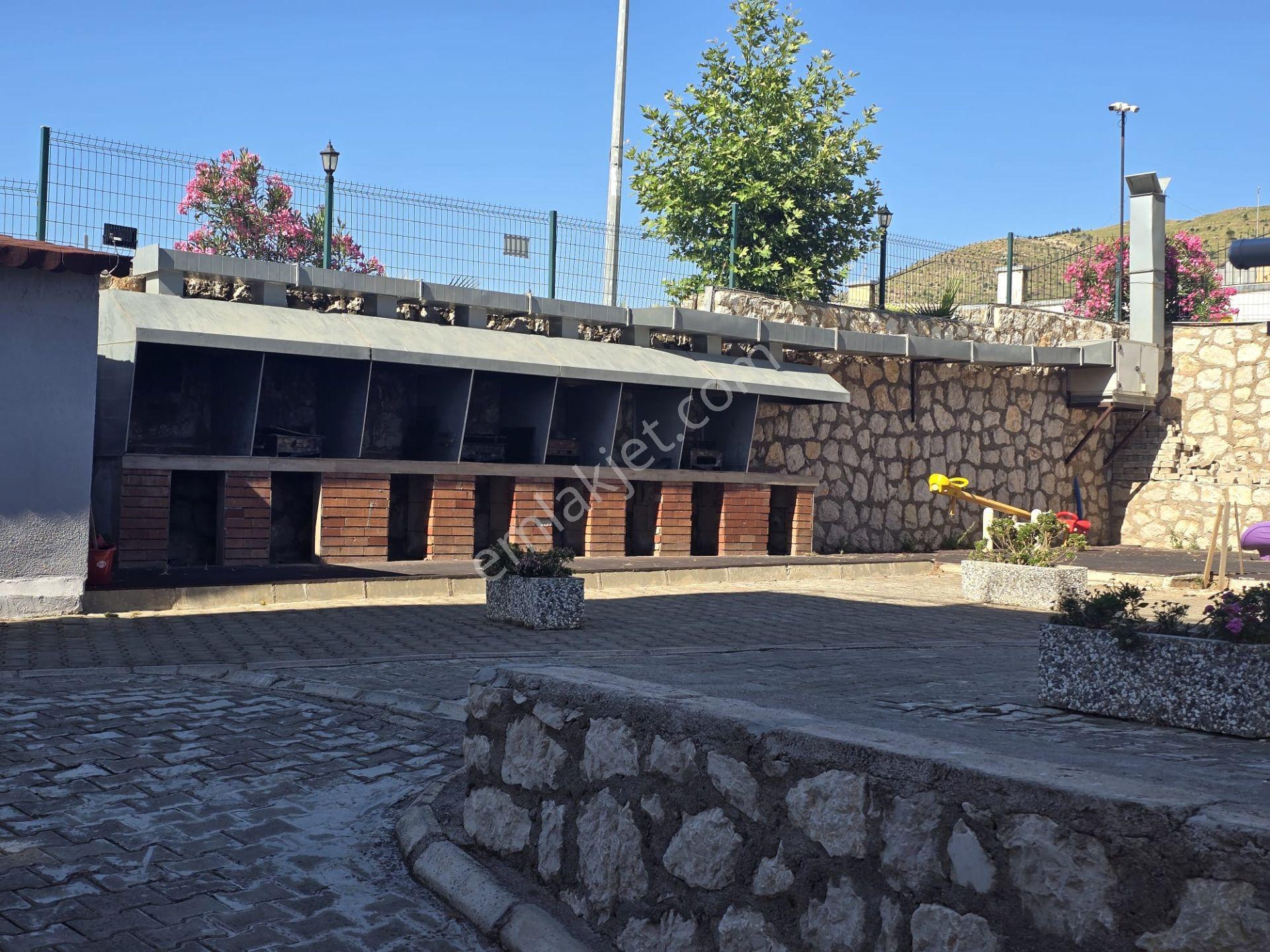 Güzelbahçe Yelki'de Yüzme Havuzlu Güvenlikli Sitede 3+1 Satılık Daire - Görsel 21