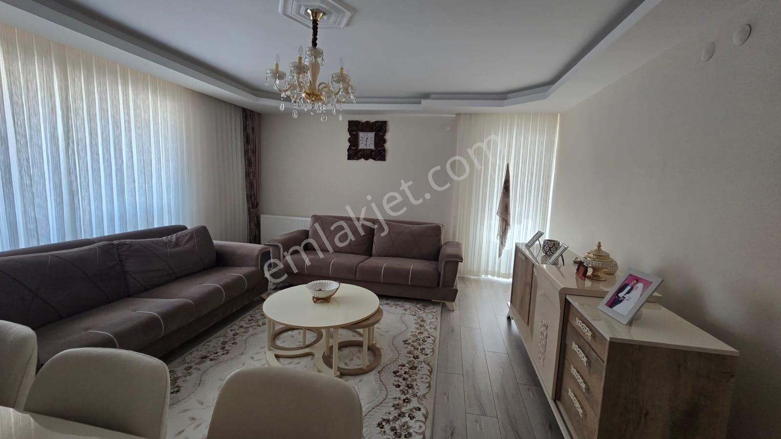 Gülveren Mah 3+1 Kat 1 Asansörlü İskanlı Merkezi Konum Da