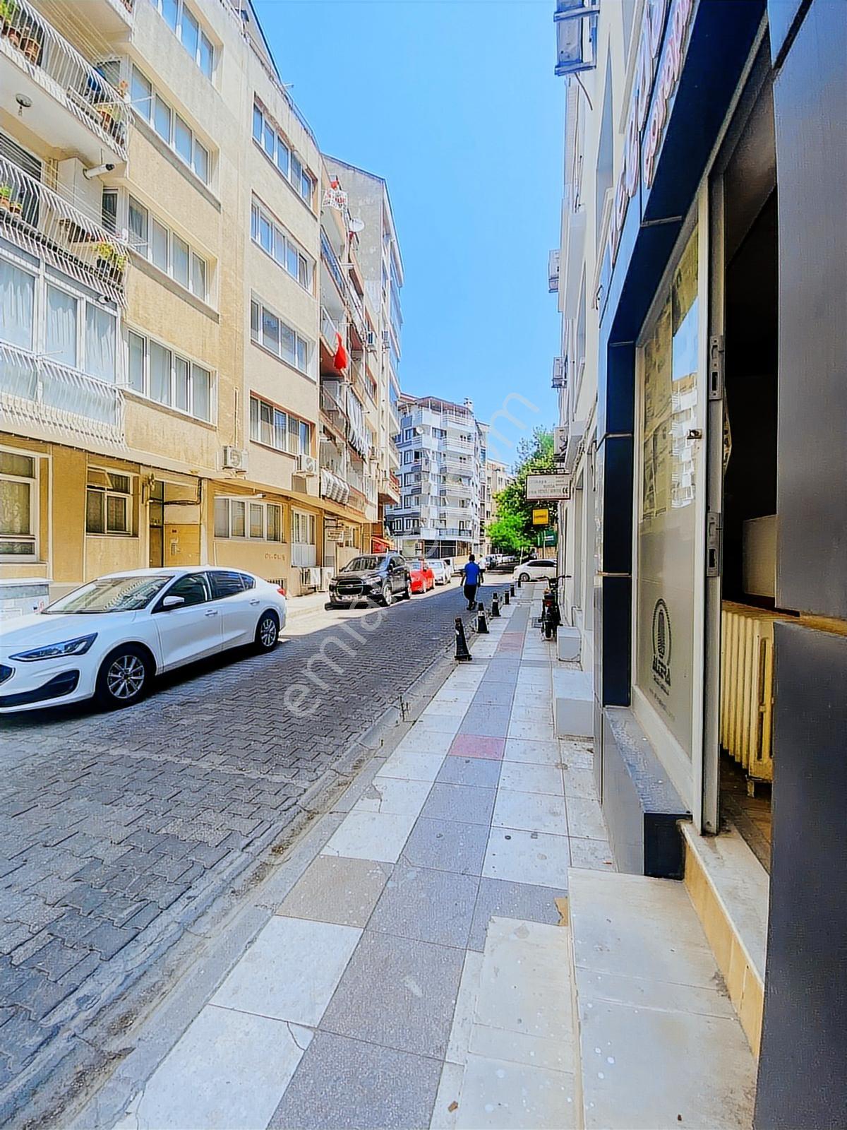 Çarşı İçi Köşe Dükkan İster Ofis İster Depo Yapılabilir - Görsel 2