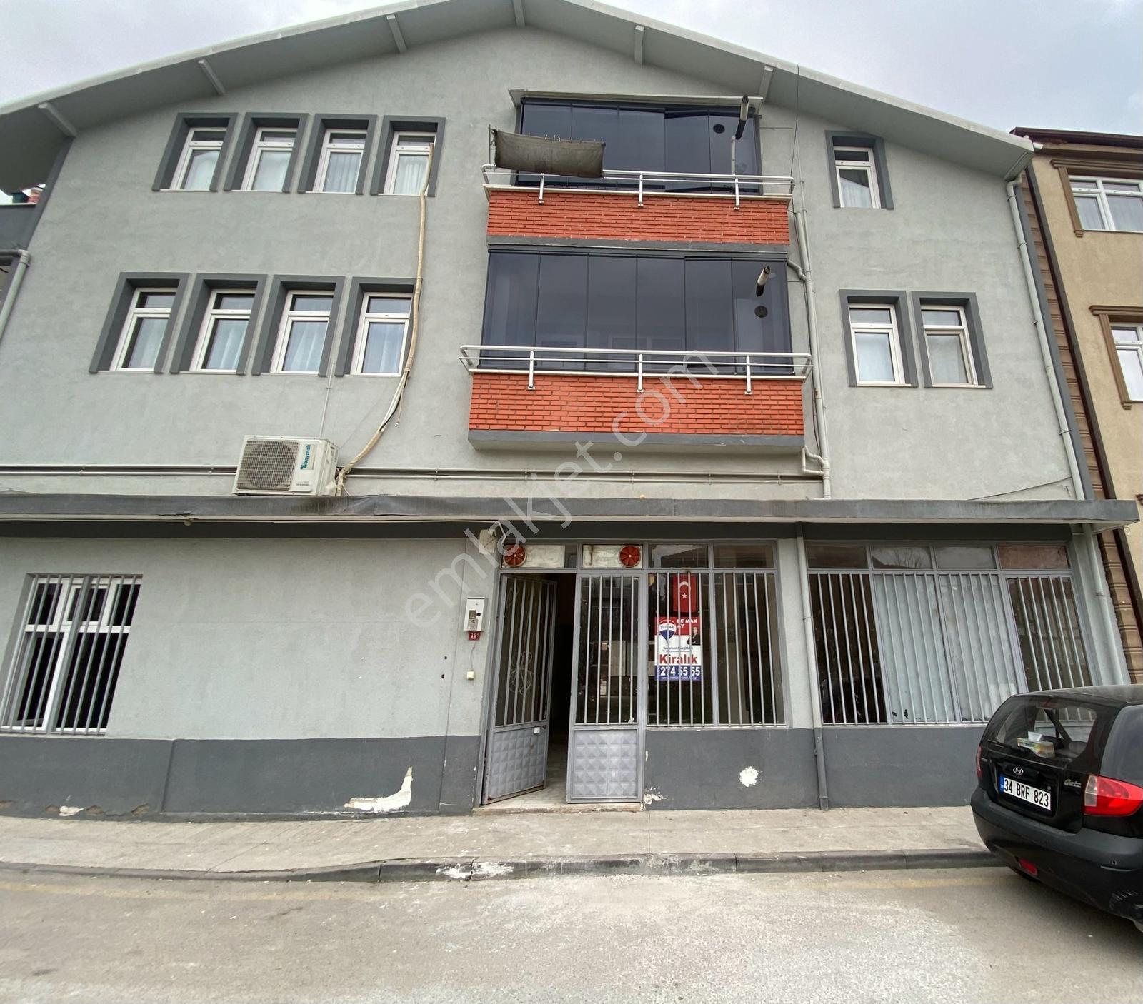 Kiralık Ofis & İşyeri & Depo Remax Ay Nagehan Gülçeler'den
