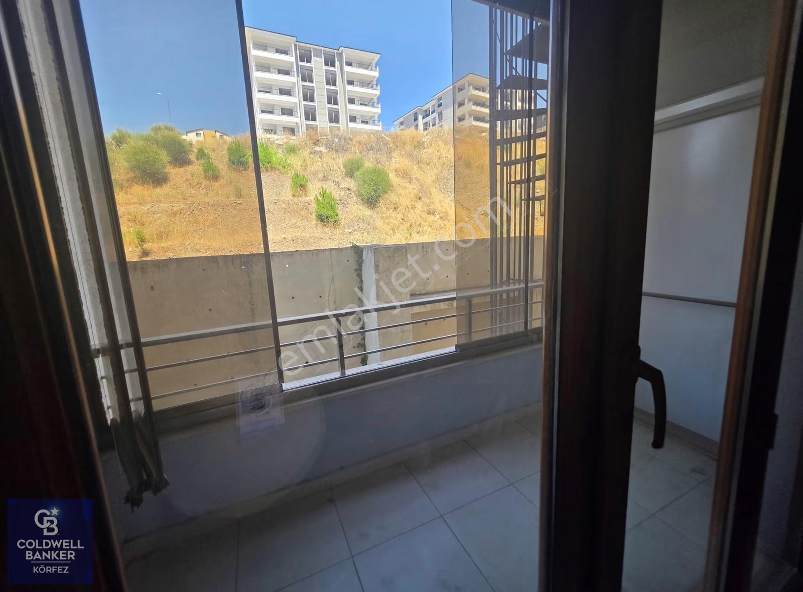 Edremit Atatürk Mahallesinde Kiralık 4+1 Geniş Daire - Görsel 8
