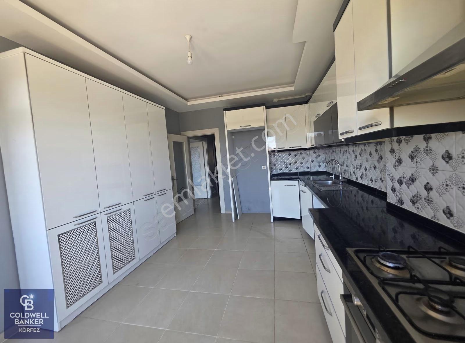 Edremit Atatürk Mahallesinde Kiralık 4+1 Geniş Daire - Görsel 11