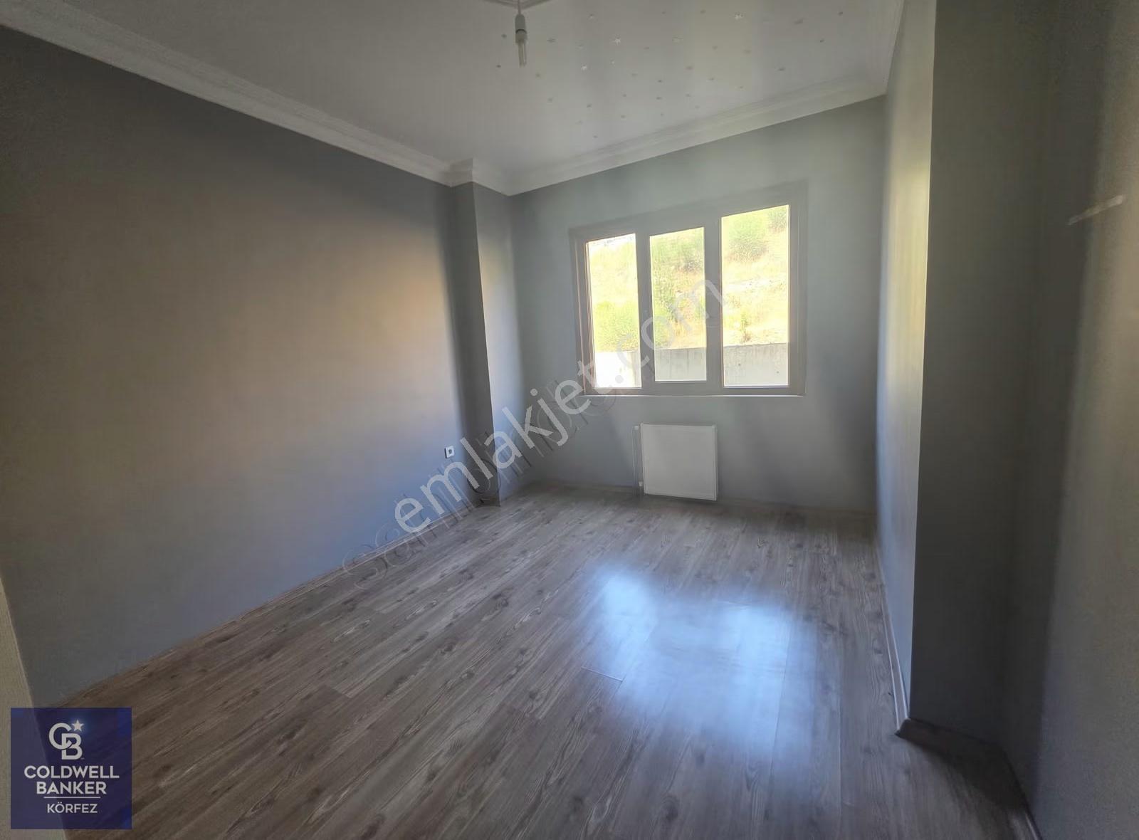 Edremit Atatürk Mahallesinde Kiralık 4+1 Geniş Daire - Görsel 14