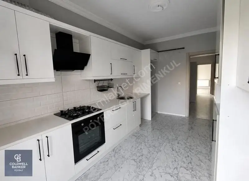 Menderes Coldwell Banker Poyraz'da Cadde Üzeri Kiralık 2+1 Daire