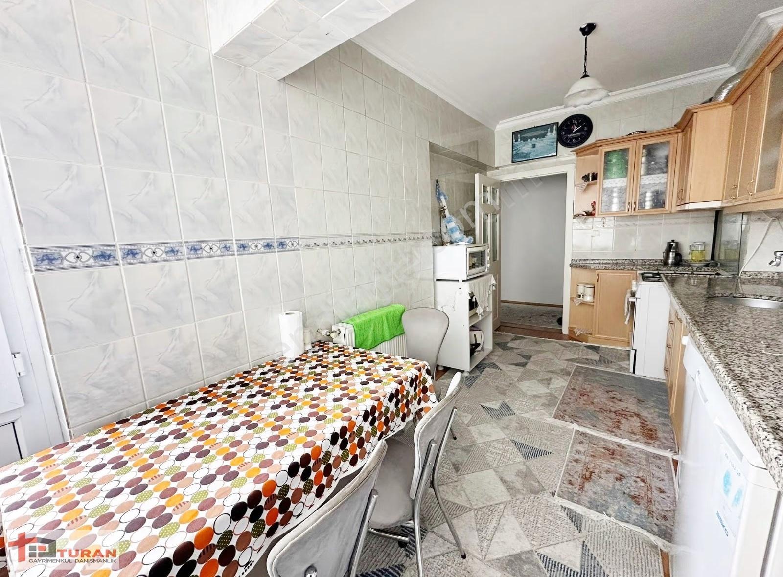 Turan'dan Özlem Caddesi Üzeri 1.kat 3+1 125m2 Fırsat Daire Boş** - Görsel 3