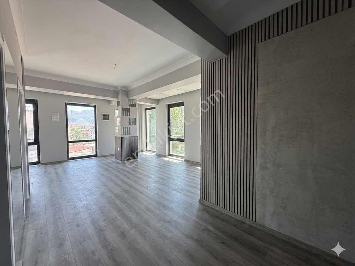 Remax Dem'den Dörtyol Kavşağında Prestijli Kiralık Ofis - Görsel 20