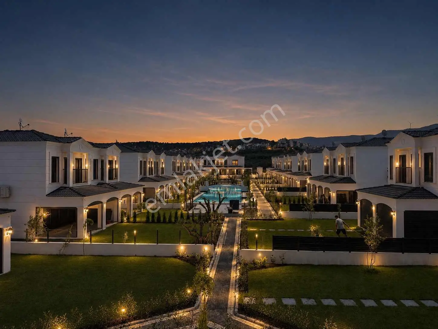 Kuşadası'nda Olimpik Yüzme Havuzlu Satılık 3+1 Ultra Lüks Villa - Görsel 2