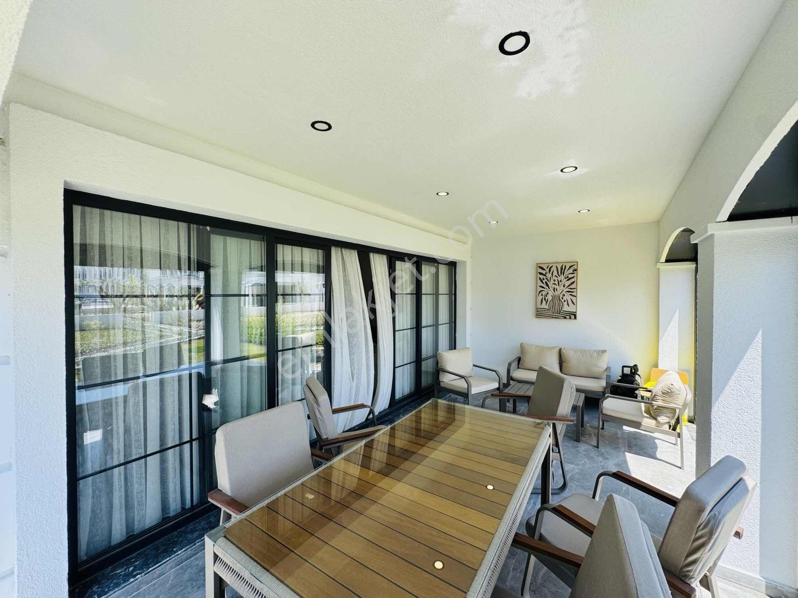 Kuşadası'nda Olimpik Yüzme Havuzlu Satılık 3+1 Ultra Lüks Villa - Görsel 15
