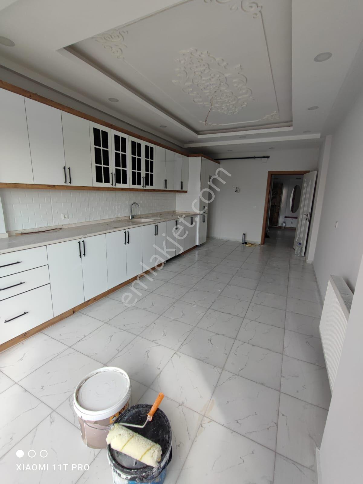 Sahra Emlaktan Yenikent Toki Okullar Bölgesinde Kiralık Daire