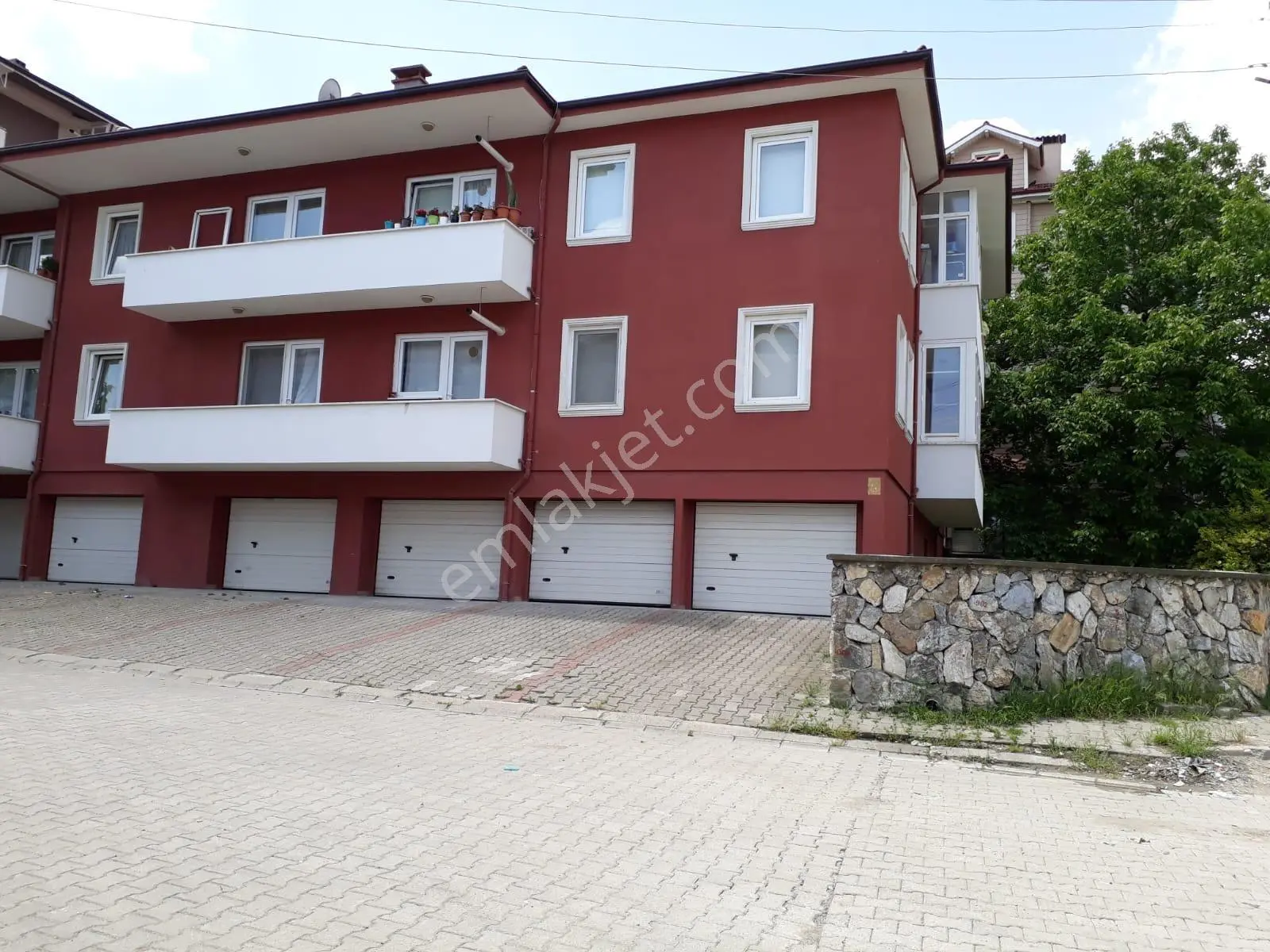 Serdivan Mavi Durak'ta Merkezi Konumda Satılık 2+1 Daire