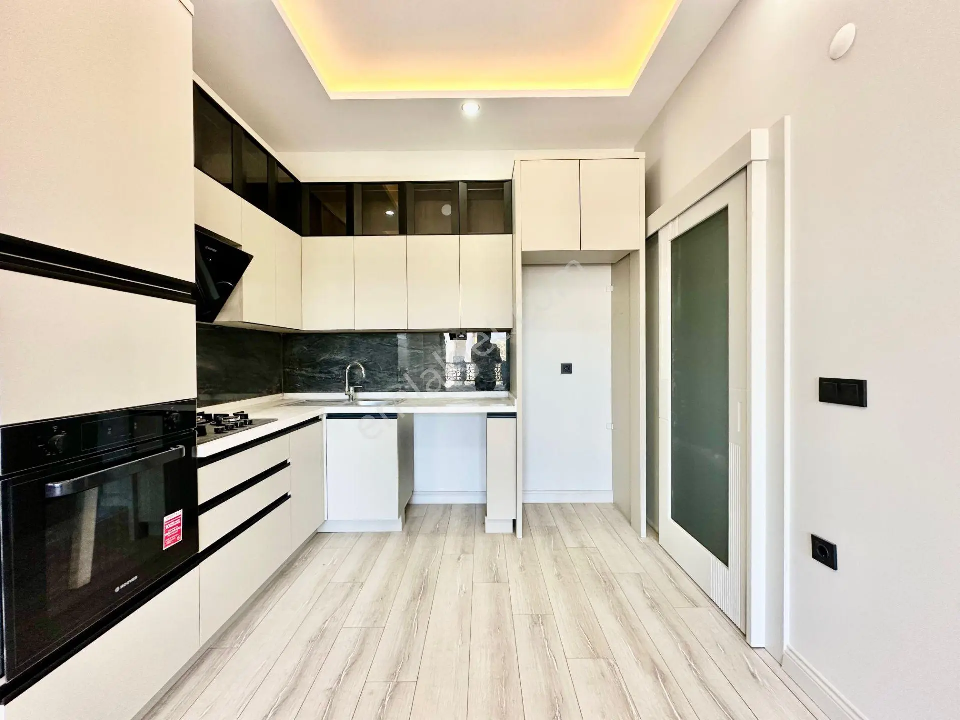 ꧁akçay Ay Emlaktan꧂güre'de Lüks Sitede Kuş Çıvıltılarıyla Huzur Bulacağınız Satılık 1+1 Şık Daire - Görsel 3