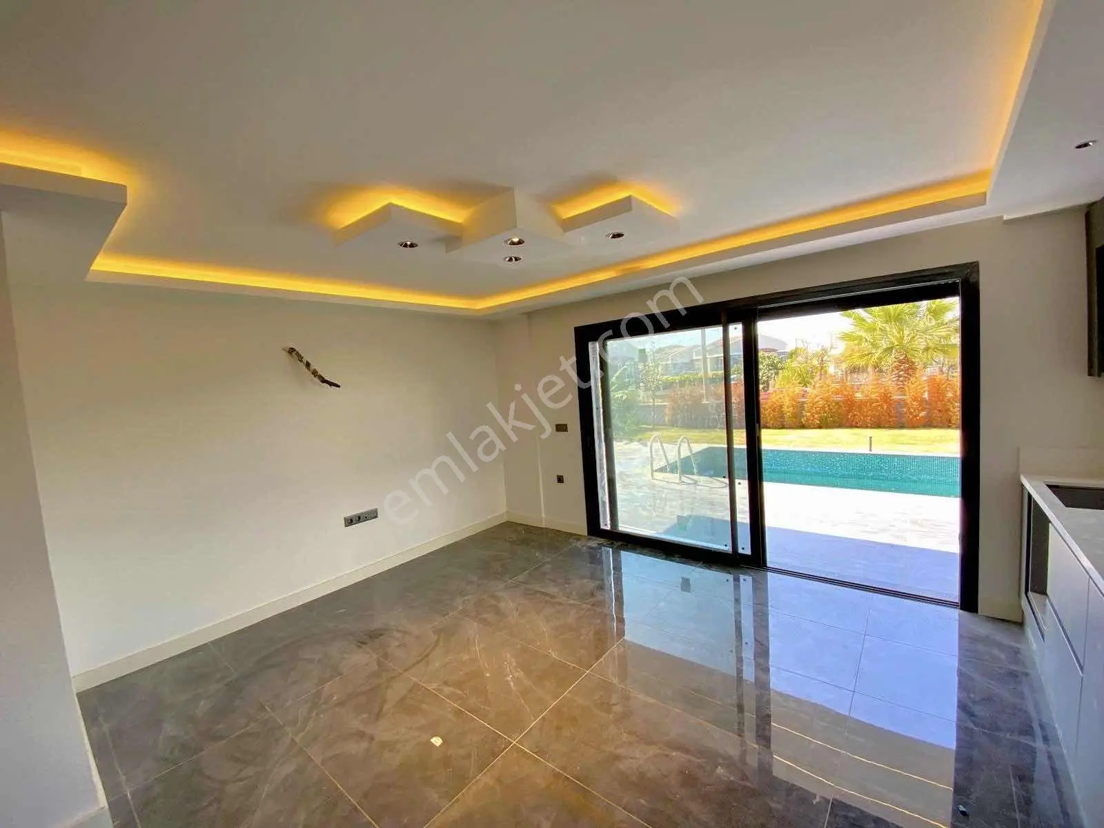 Kuşadası Davutlar'da Özel Havuzlu Müstakil 4+1 Ultra Lüks Villa - Görsel 5