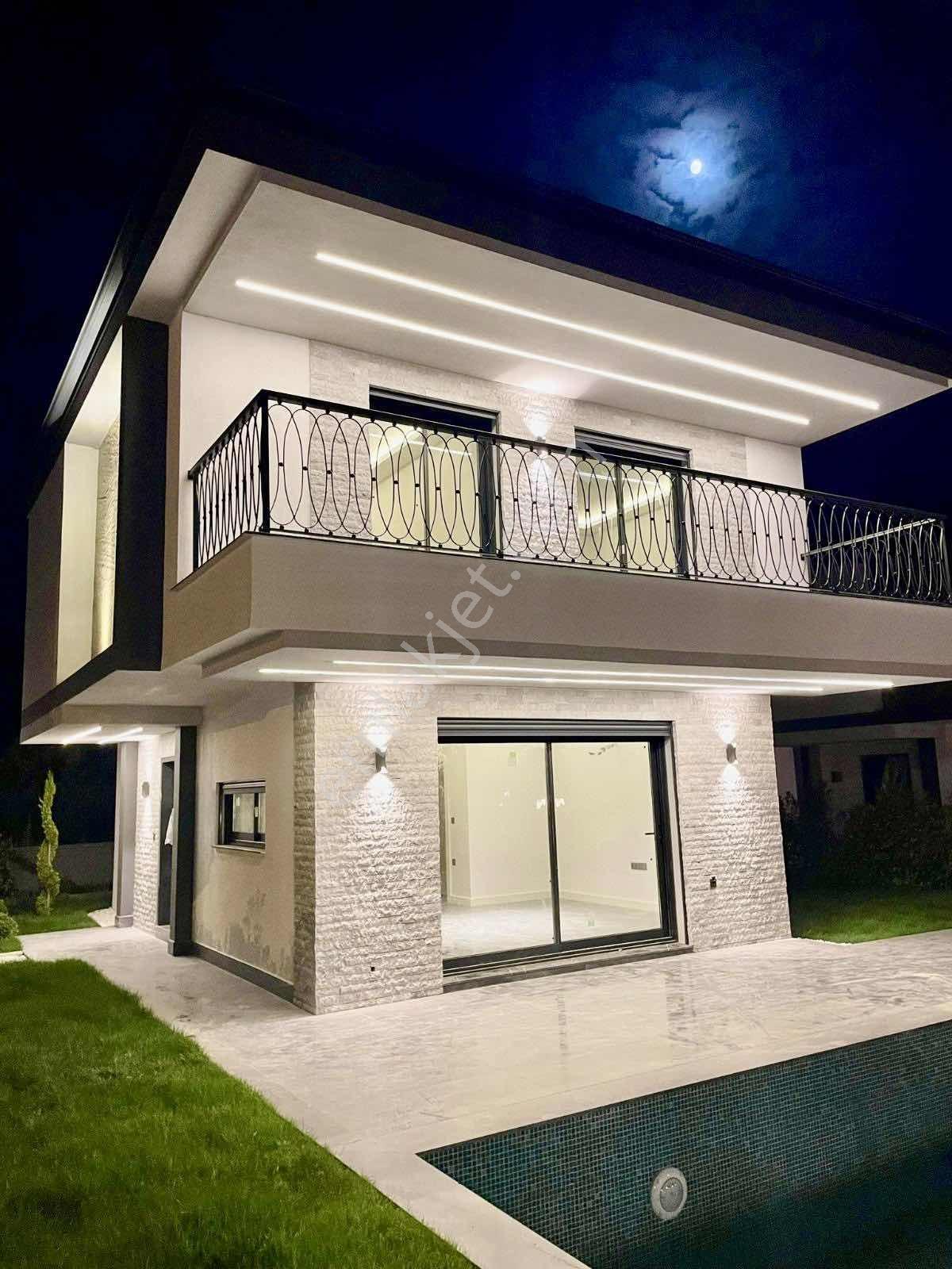 Kuşadası Davutlar'da Özel Havuzlu Müstakil 4+1 Ultra Lüks Villa - Görsel 25