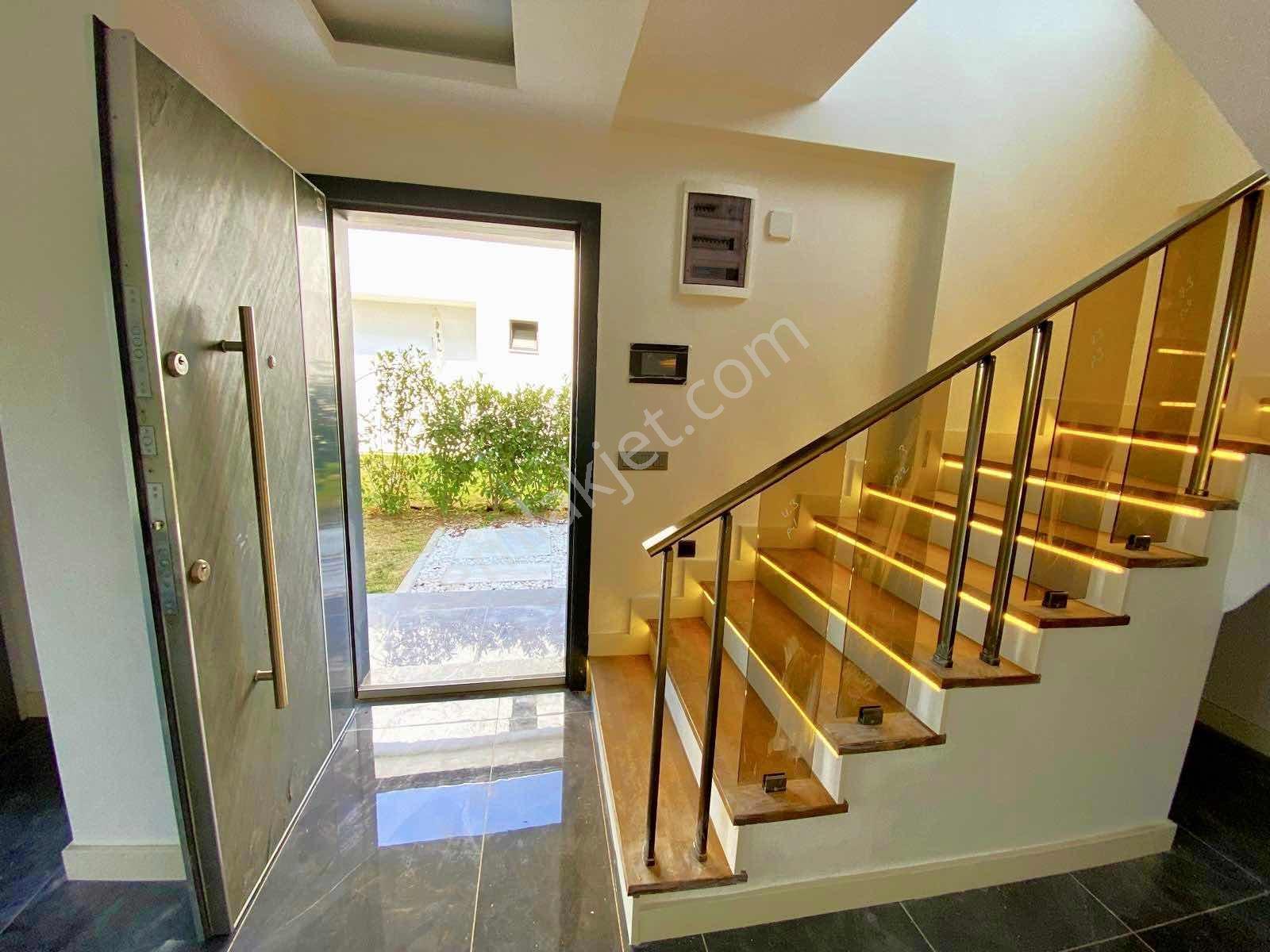 Kuşadası Davutlar'da Özel Havuzlu Müstakil 4+1 Ultra Lüks Villa - Görsel 23