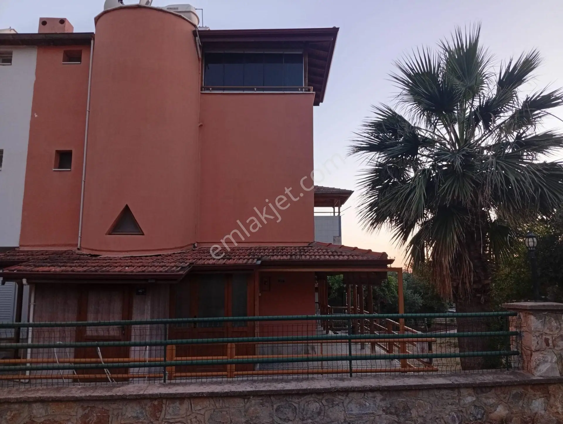 Aydın Didim Akbük'te Günlük Kiralık Merkezi Konumda Denize 600 Metre Eşyalı Bahçeli Yazlık - Görsel 4