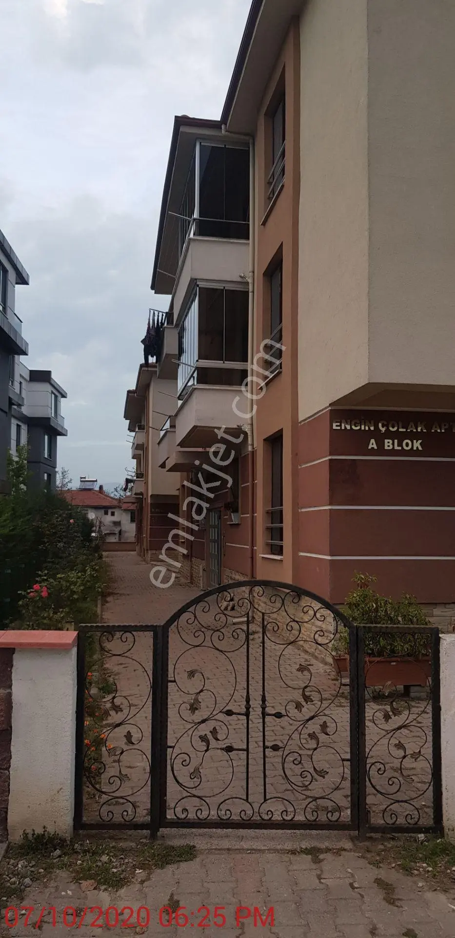 Sahibinden 3+1 140 M2 3 Cepheli Ara Kat Temiz Ferah Kiralık