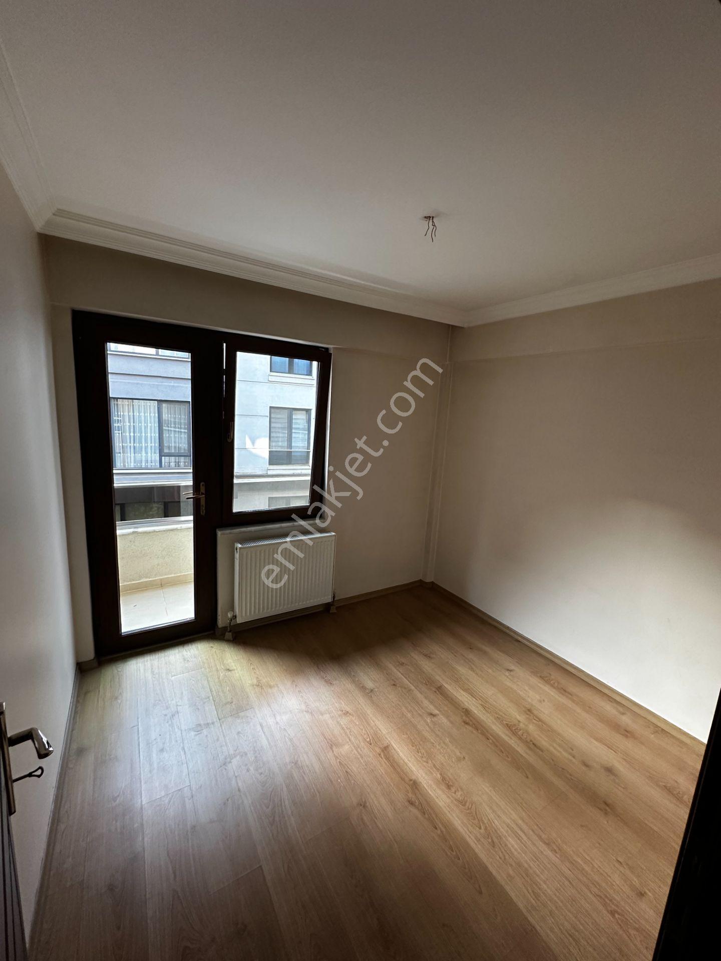 Sahibinden 3+1 140 M2 3 Cepheli Ara Kat Temiz Ferah Kiralık - Görsel 4