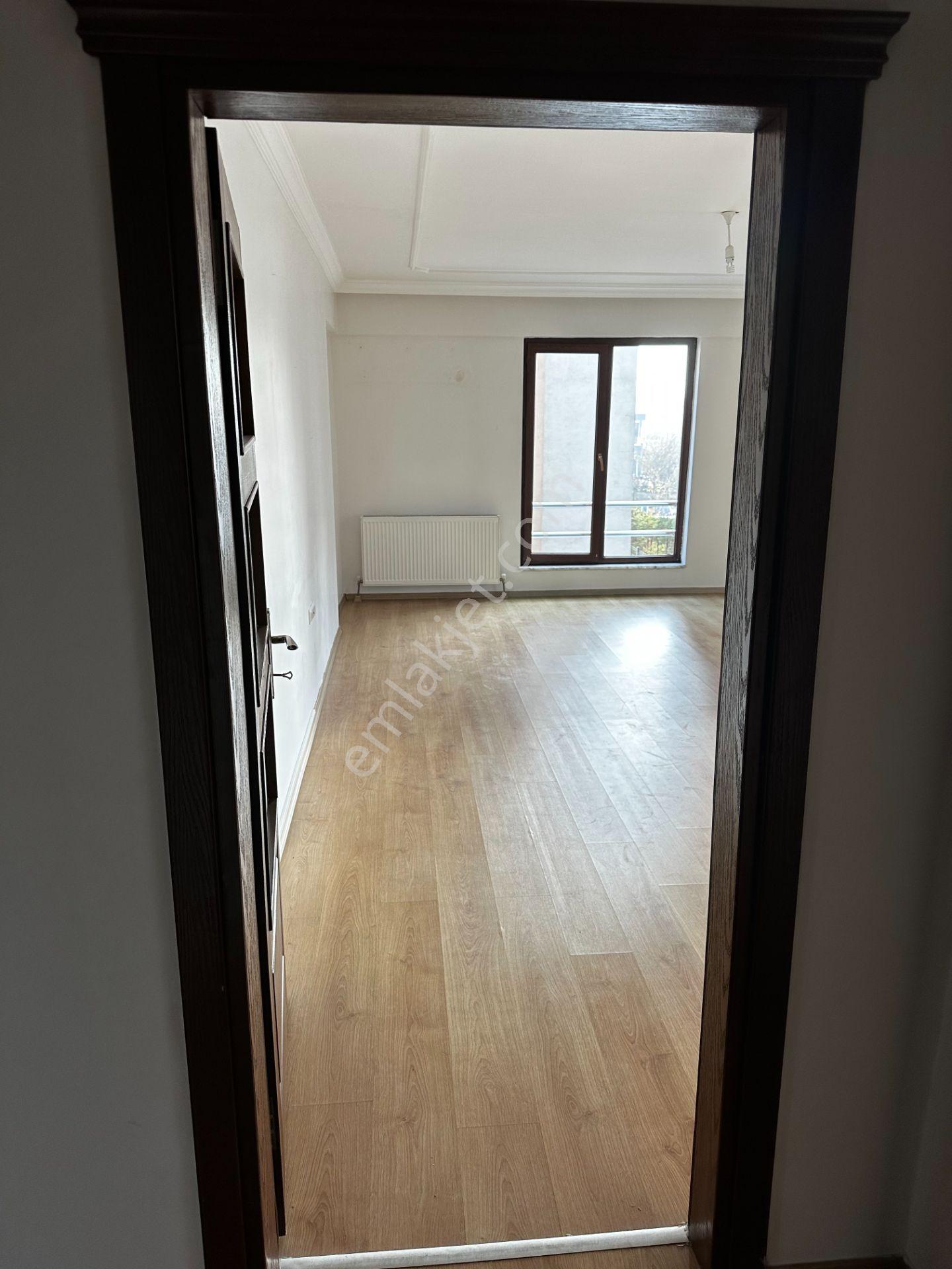 Sahibinden 3+1 140 M2 3 Cepheli Ara Kat Temiz Ferah Kiralık - Görsel 6