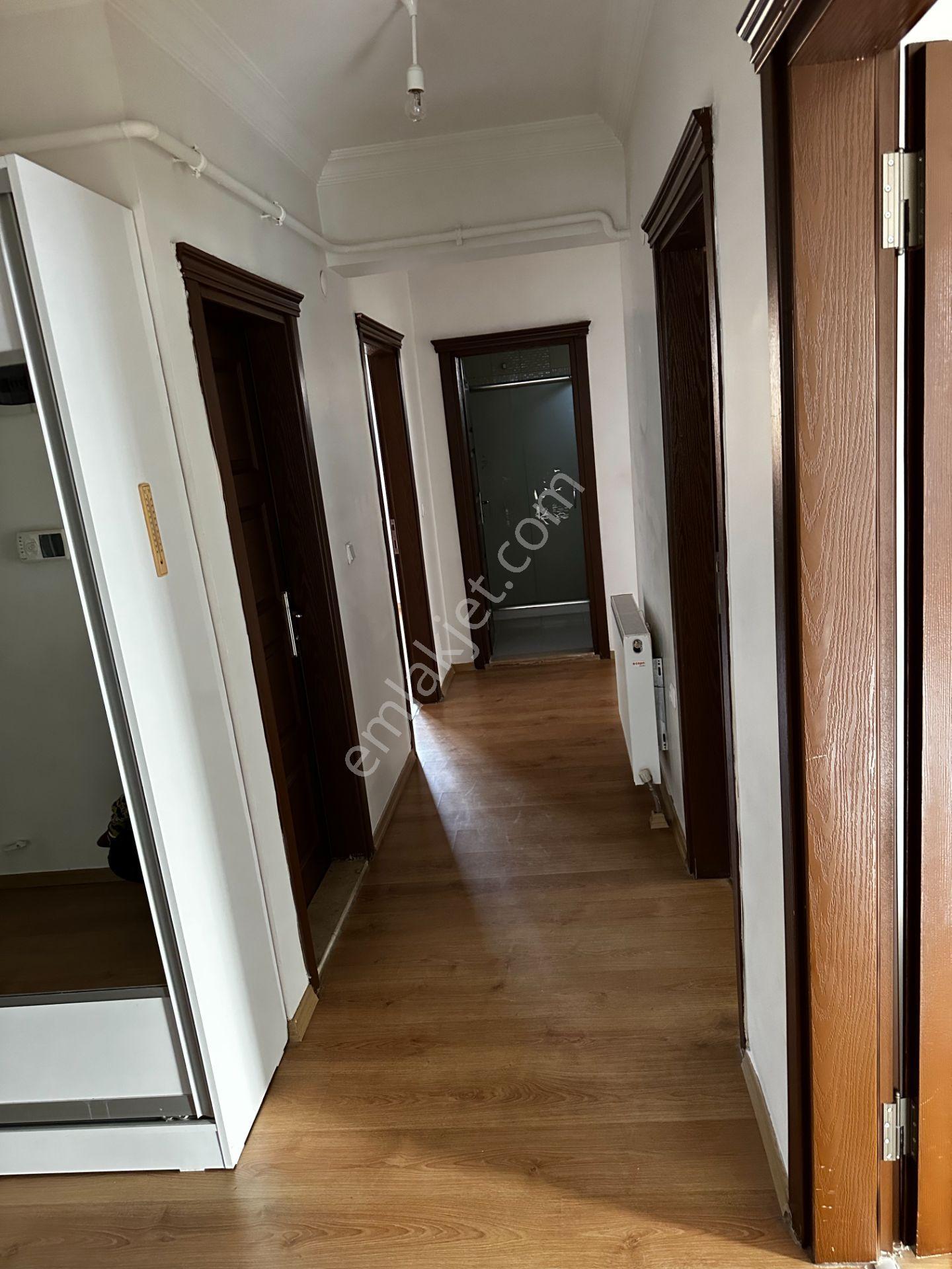 Sahibinden 3+1 140 M2 3 Cepheli Ara Kat Temiz Ferah Kiralık - Görsel 5