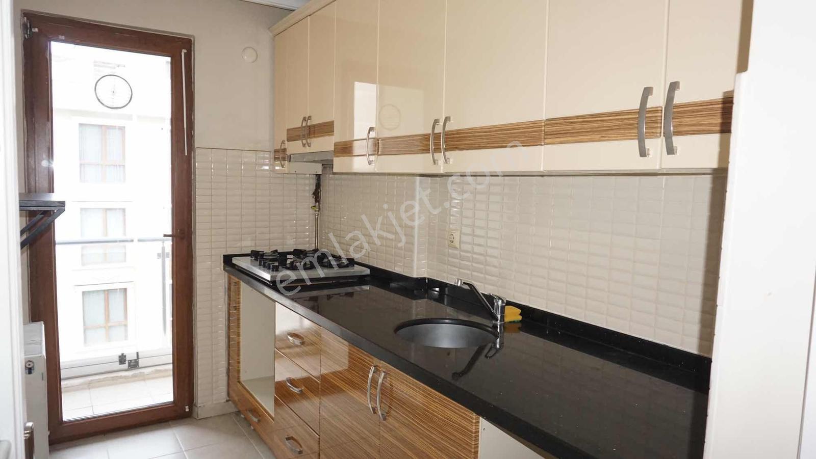Ümraniye Çakmak'ta Teraslı Asansörlü 3+2 Kiralık Daire - Görsel 9