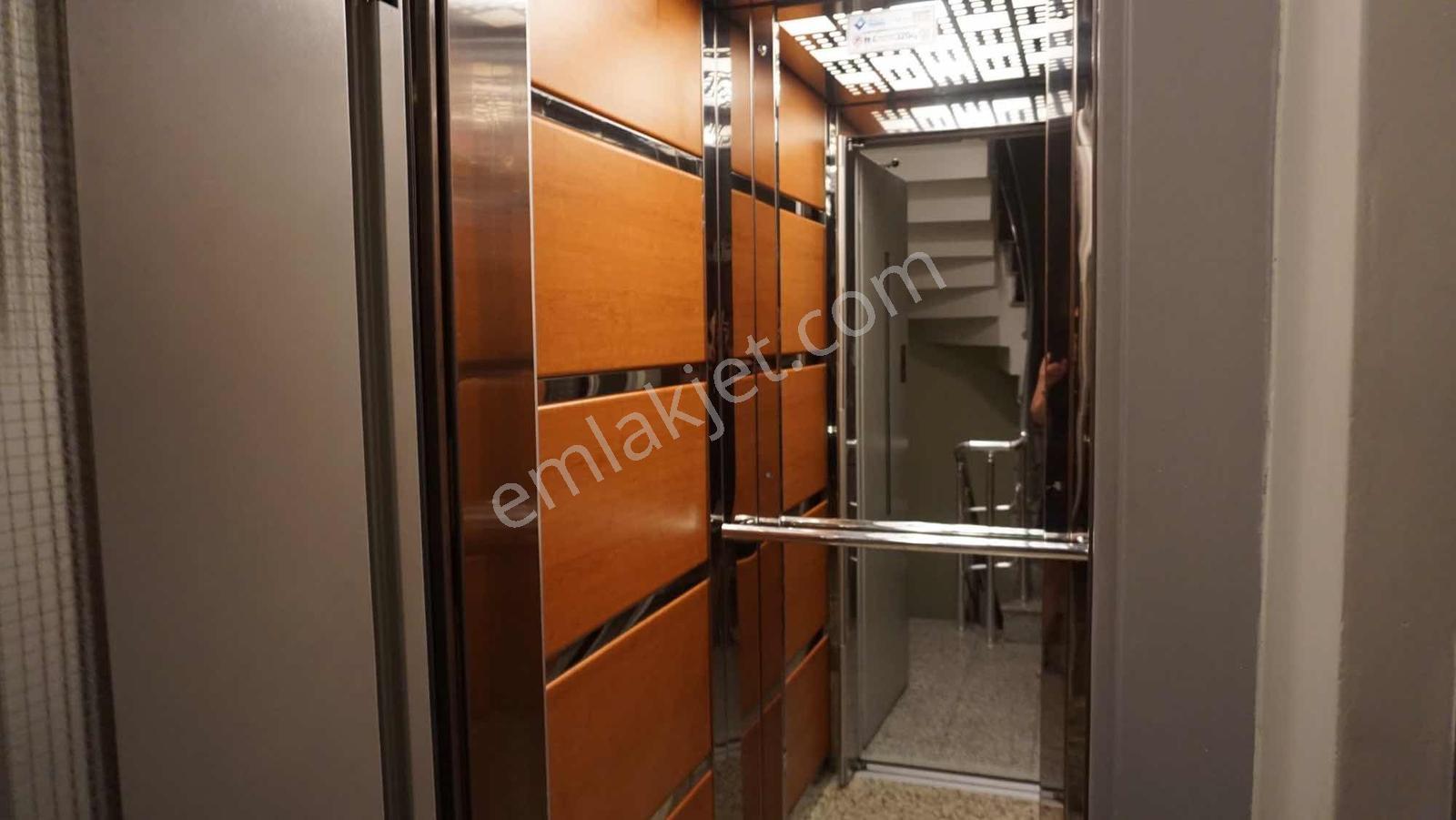 Ümraniye Çakmak'ta Teraslı Asansörlü 3+2 Kiralık Daire - Görsel 6