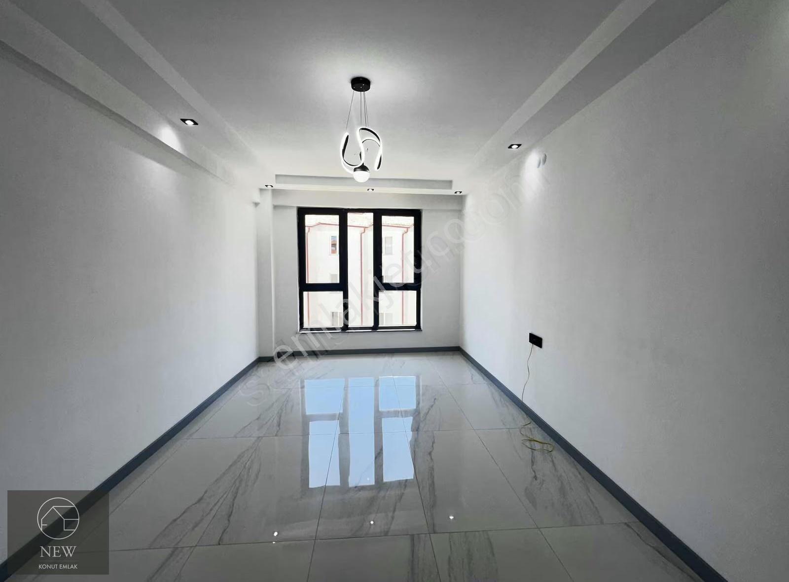 New Emlak'tan Esenli Caddesi Üzerin De Satılık 2+0 Apart - Görsel 4
