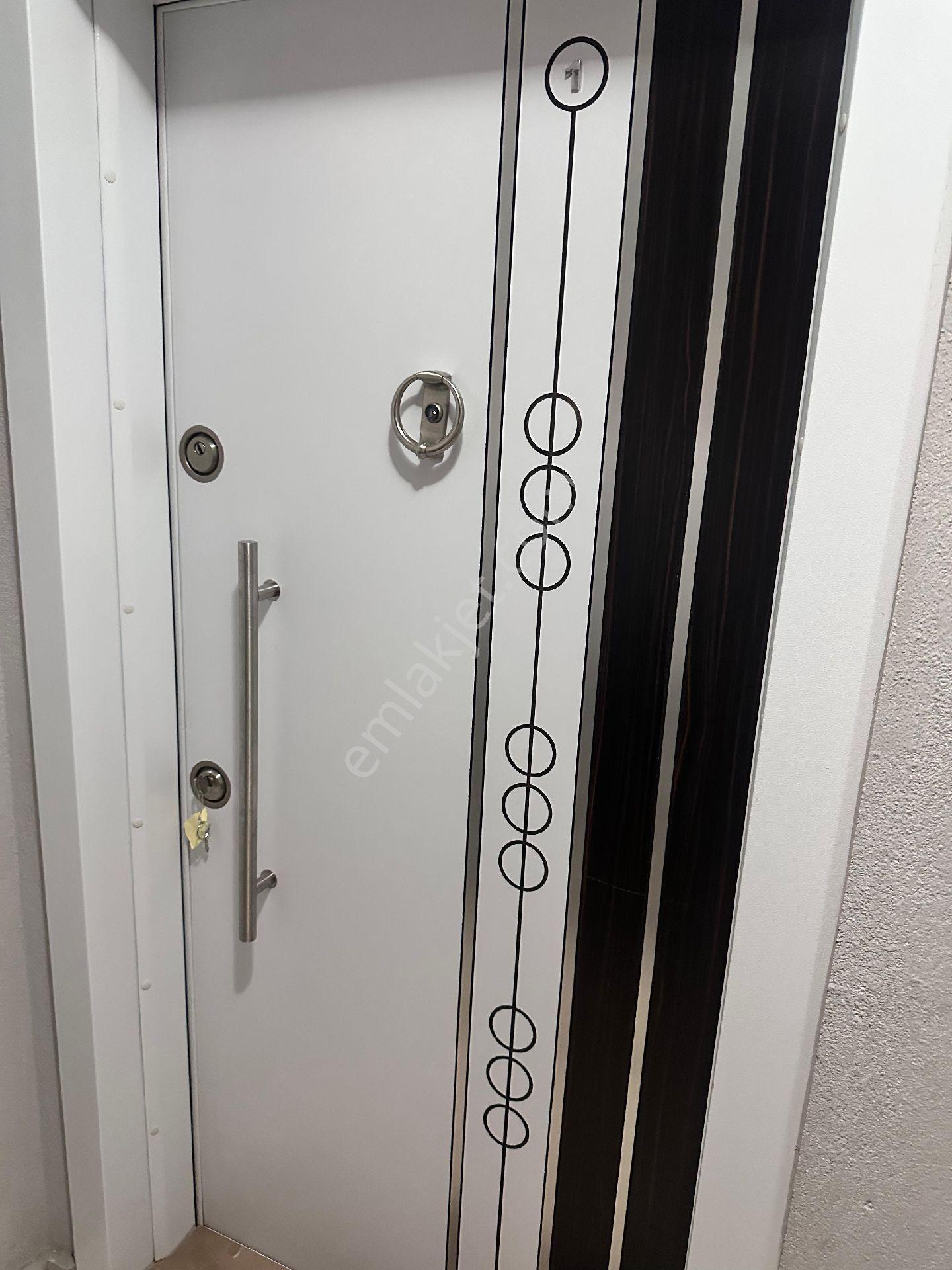 Bergama Şehir Merkezinde Asansörlü Doğalgazlı Kapalı Mutfak 3+1 Ara Kat Geniş Kiralık Daire - Görsel 3