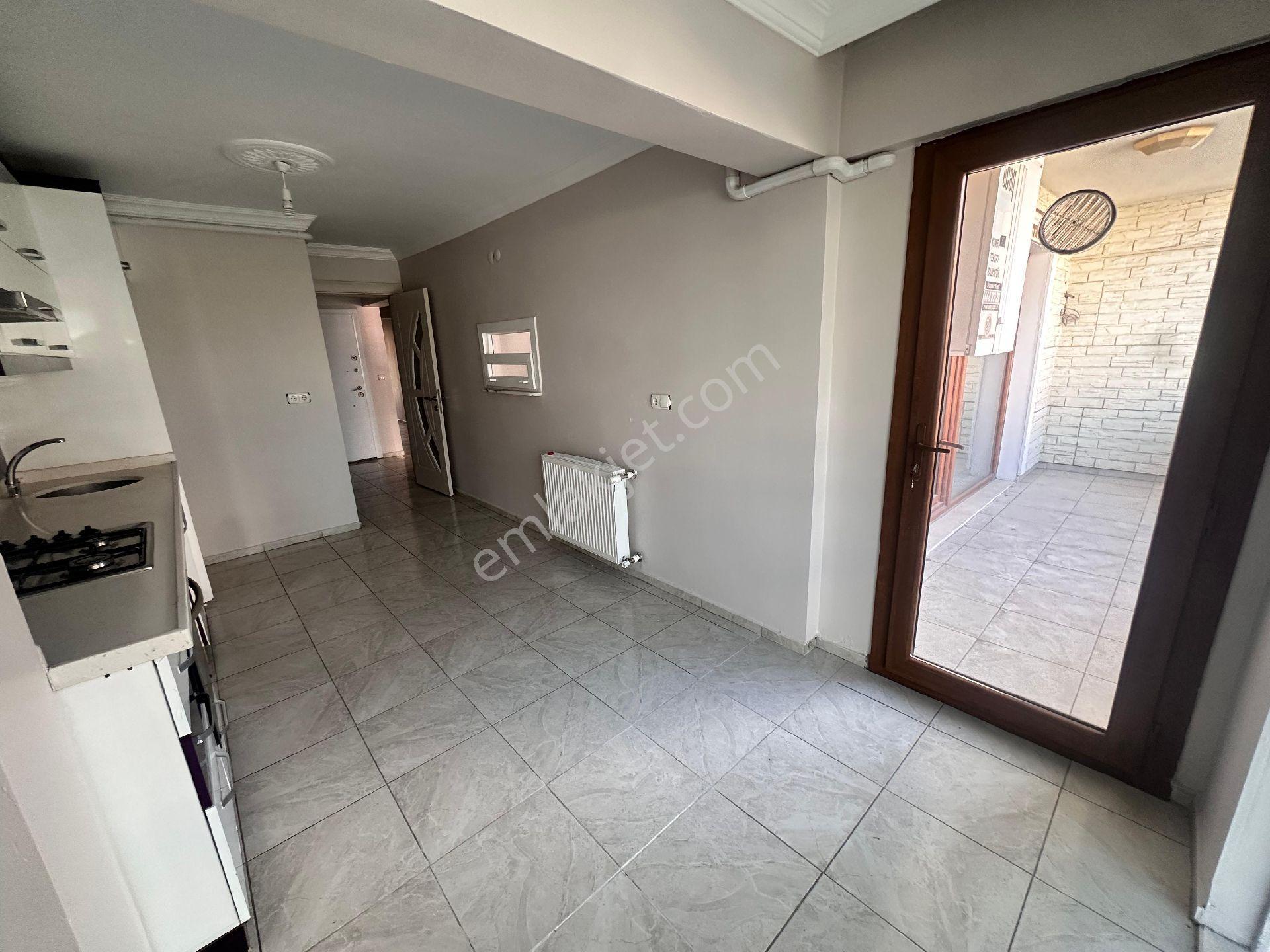 Bergama Şehir Merkezinde Asansörlü Doğalgazlı Kapalı Mutfak 3+1 Ara Kat Geniş Kiralık Daire - Görsel 5