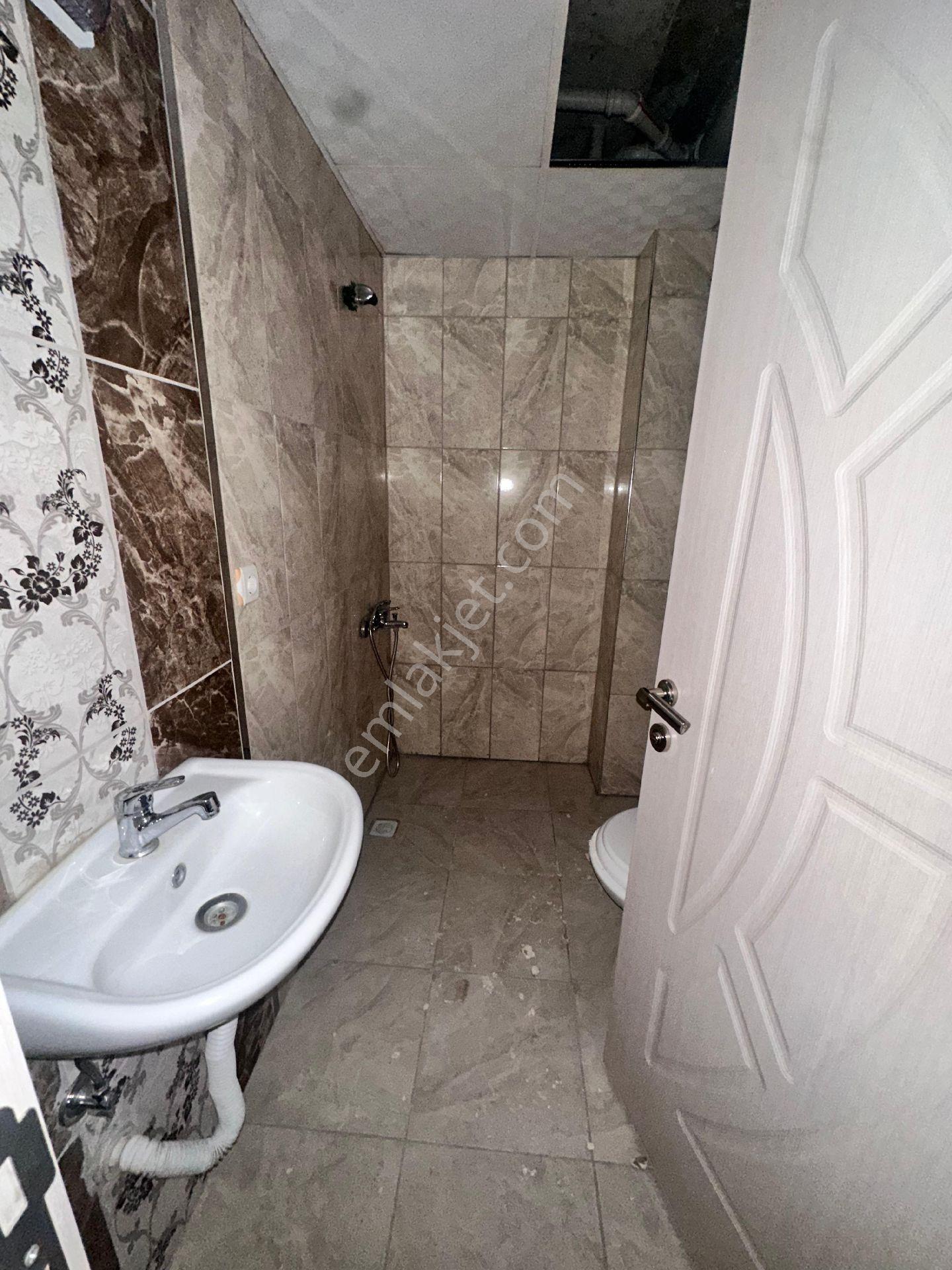 Bergama Şehir Merkezinde Asansörlü Doğalgazlı Kapalı Mutfak 3+1 Ara Kat Geniş Kiralık Daire - Görsel 14