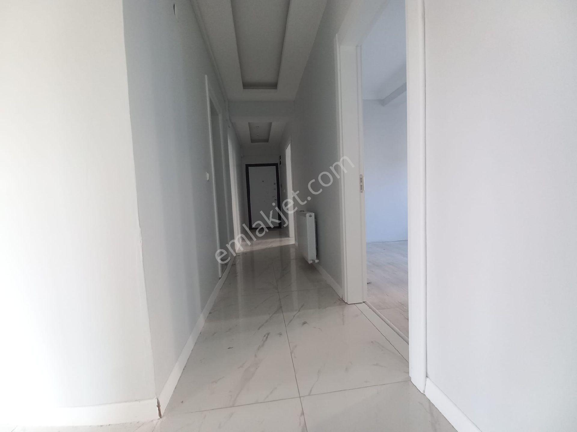 Bergama Fatih Mah Doğalgazlı Kapalı Mutfak Ara Kat 3+1 Daire Satılık - Görsel 26