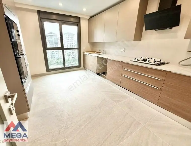 Mega'dan Suadiye Bağdata Yakın 135 M2 3+1 Balkonlu Sıfır - Görsel 2
