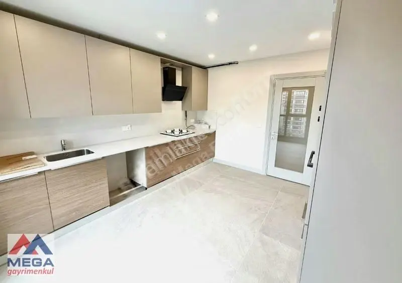 Mega'dan Suadiye Bağdata Yakın 135 M2 3+1 Balkonlu Sıfır - Görsel 4