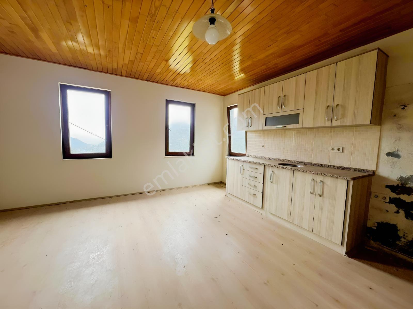 Üzümlü Köyünde Satılık Bahçe 3 Katlı İmara Uygun Çiftlik Evi - Görsel 3