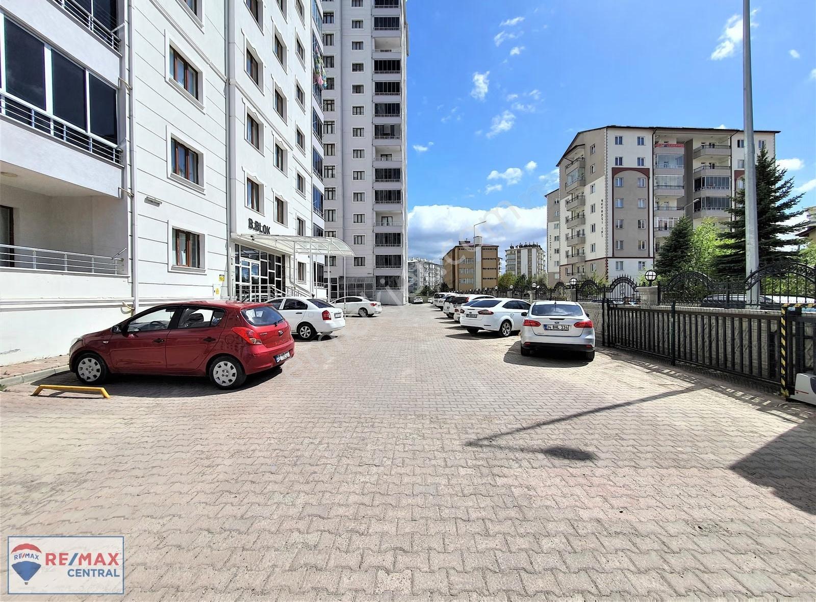 Re/max Central'dan Site İçerisinde 4.5+1 Ultra Lüks Kiralık - Görsel 4