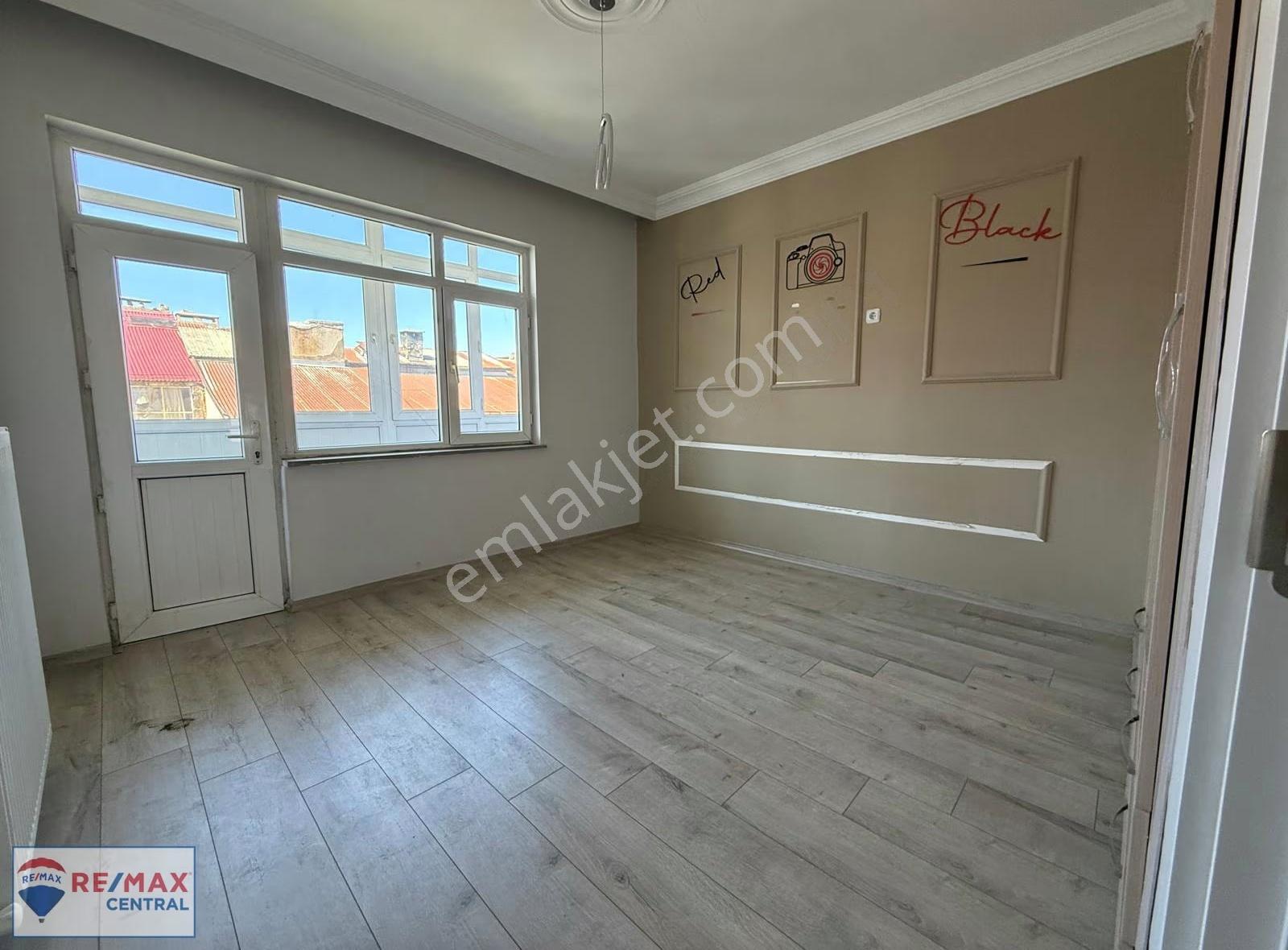 Re/max Central'dan İstasyon Caddesin'de 3+1 Kiralık Daire - Görsel 22