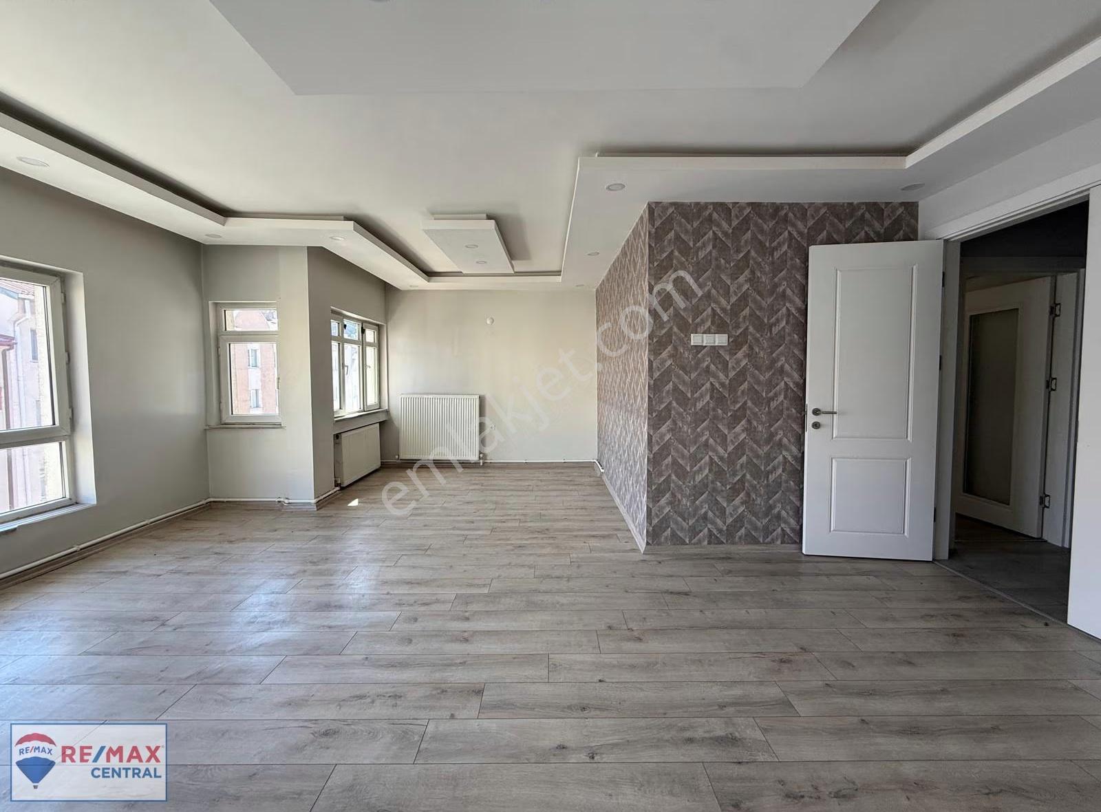 Re/max Central'dan İstasyon Caddesin'de 3+1 Kiralık Daire - Görsel 8