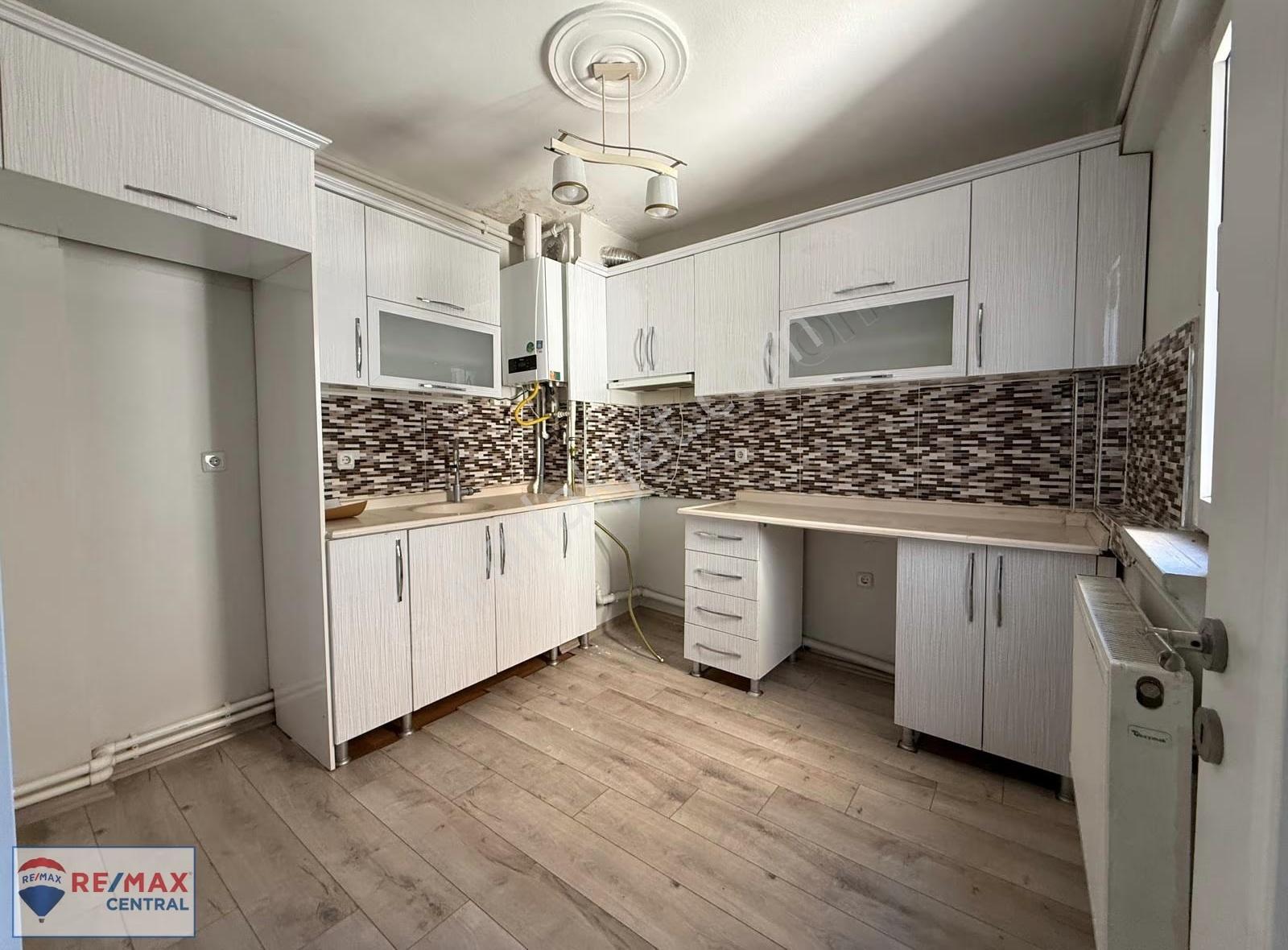 Re/max Central'dan İstasyon Caddesin'de 3+1 Kiralık Daire - Görsel 11