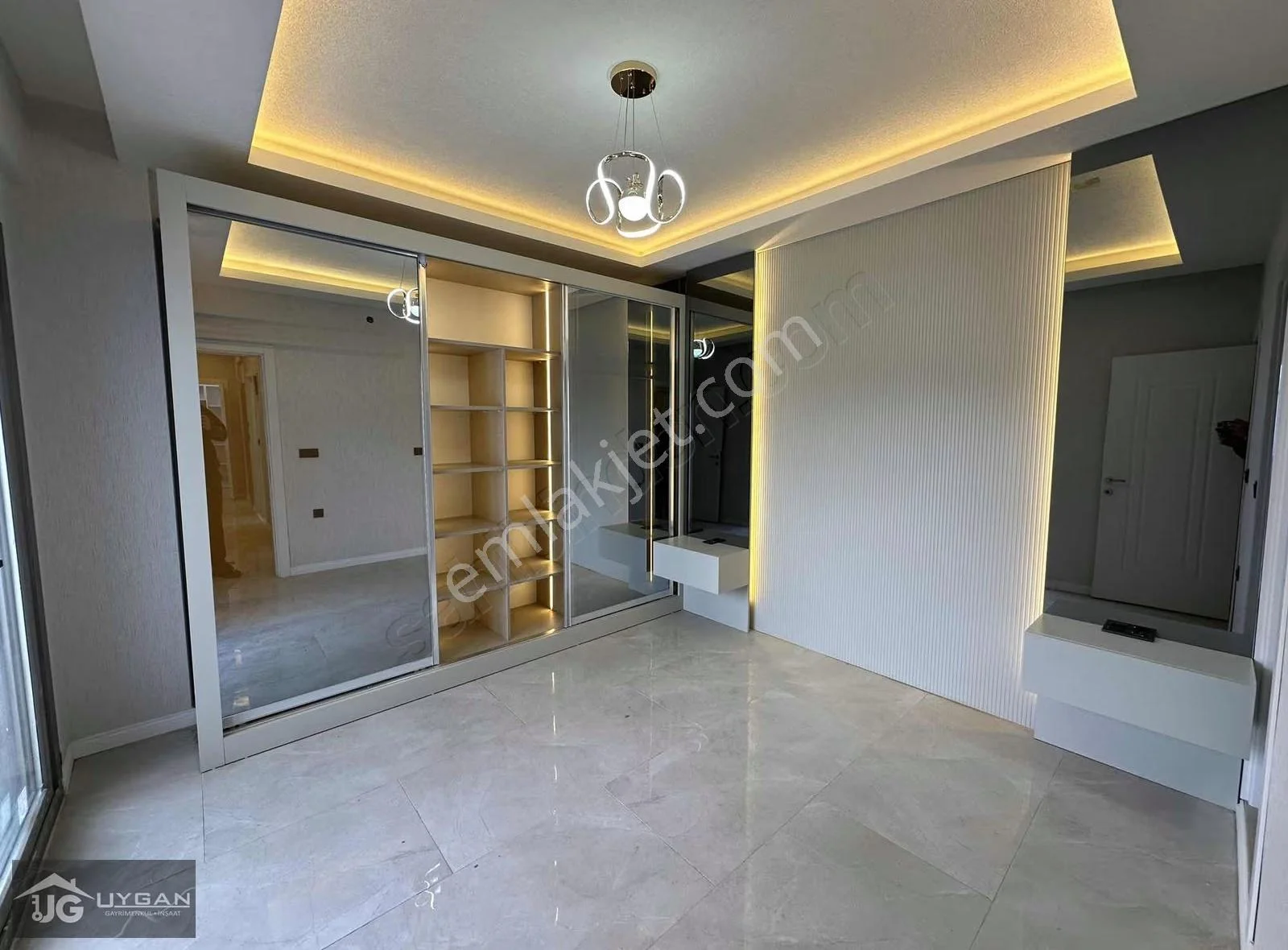 Muratbey Mah. 105m² 2+1 3 Katlı Havuzlu Site Ultra Lüx Arakat