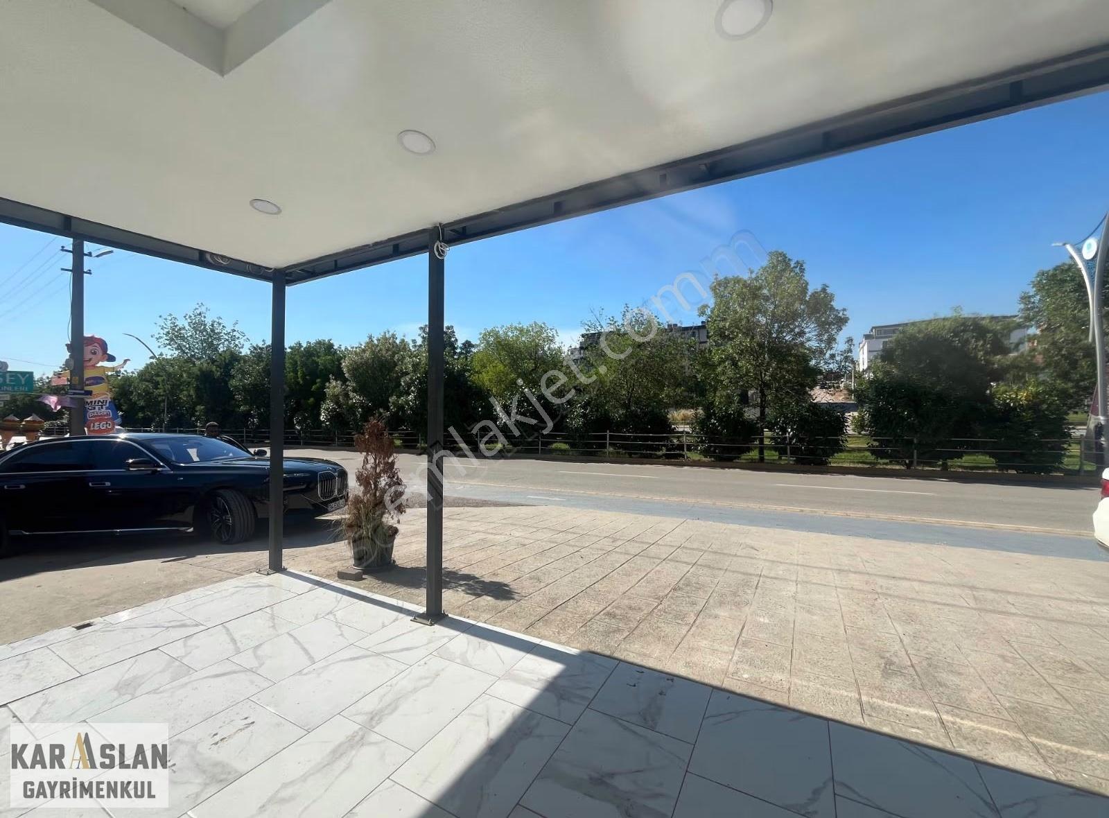 Ana Cadde Üzerinde Geniş Cepheli Kiralık Prestijli Dükkan - Görsel 2